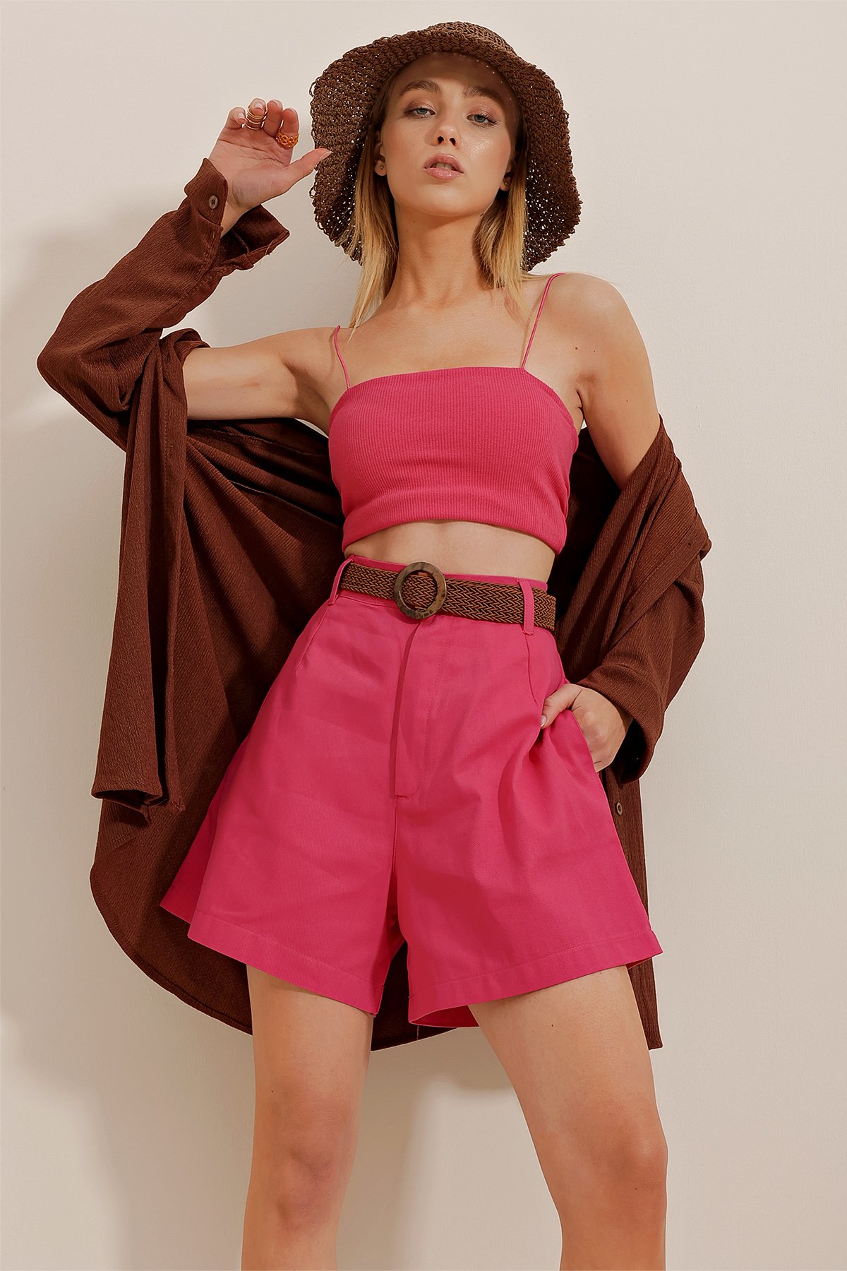 Hasır Örgü Kemerli Gabardin Şort - Pembe