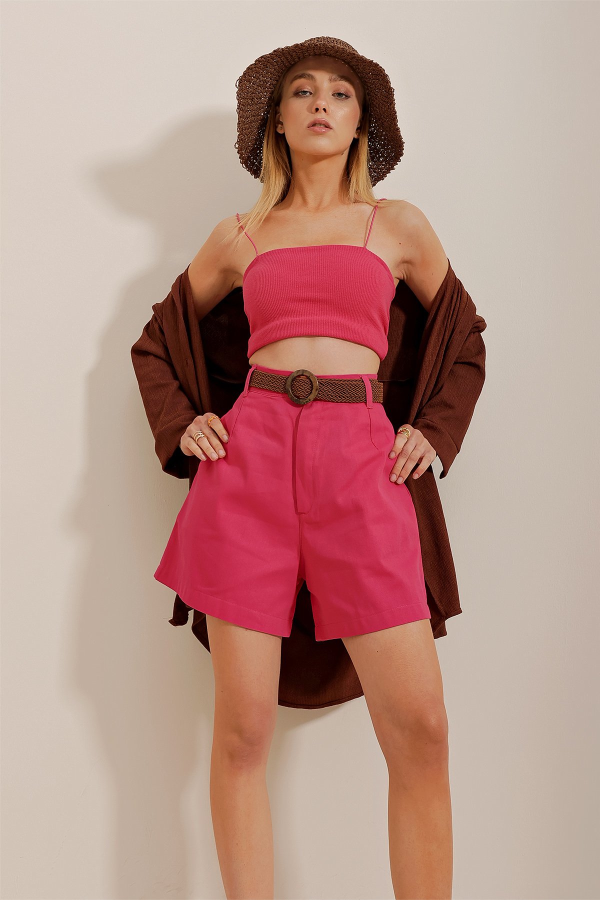 Hasır Örgü Kemerli Gabardin Şort - Pembe