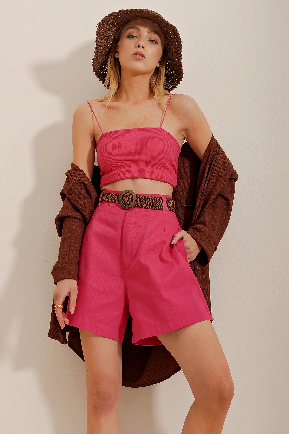 Hasır Örgü Kemerli Gabardin Şort - Pembe