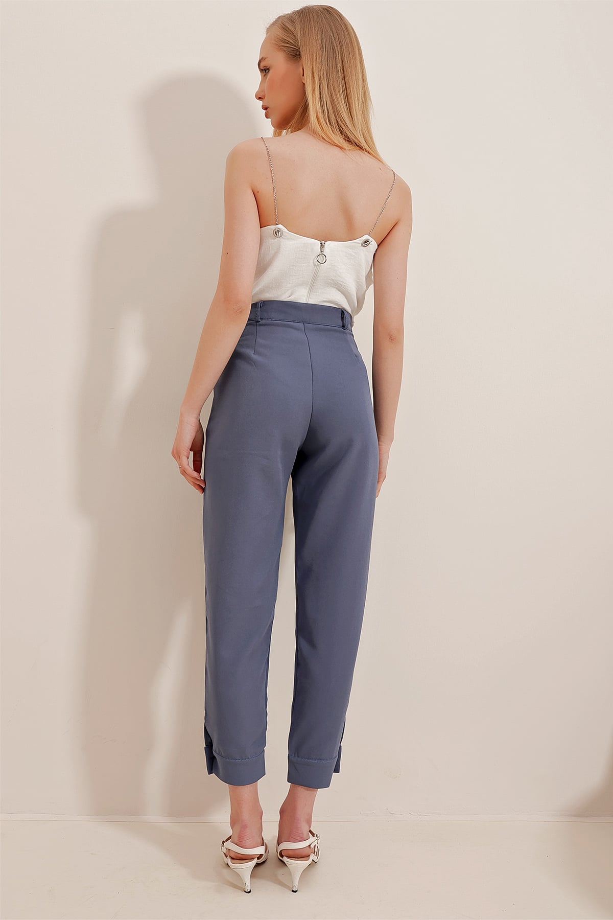 Havuç Kesim Düğme Detaylı Pantolon - Havacı Mavi