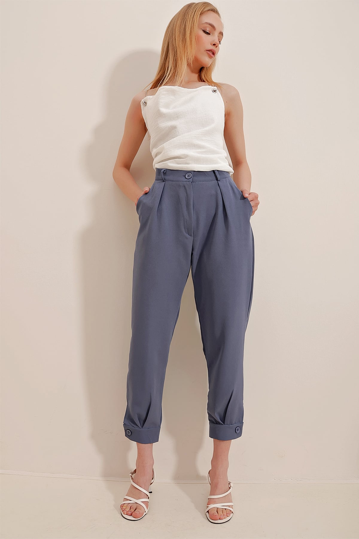 Havuç Kesim Düğme Detaylı Pantolon - Havacı Mavi