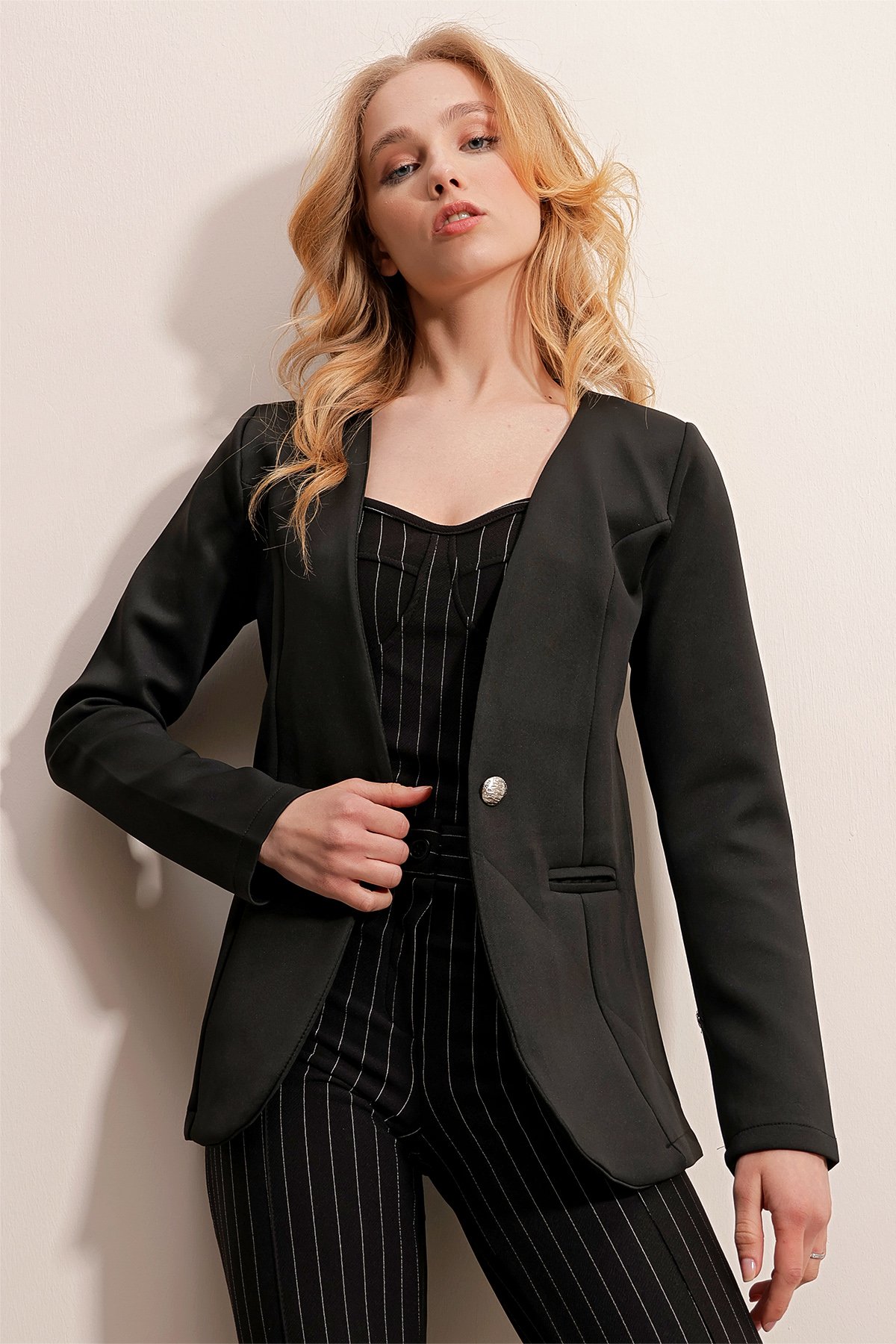 İçi Astarlı Pensli Slim Fit Ceket - SİYAH