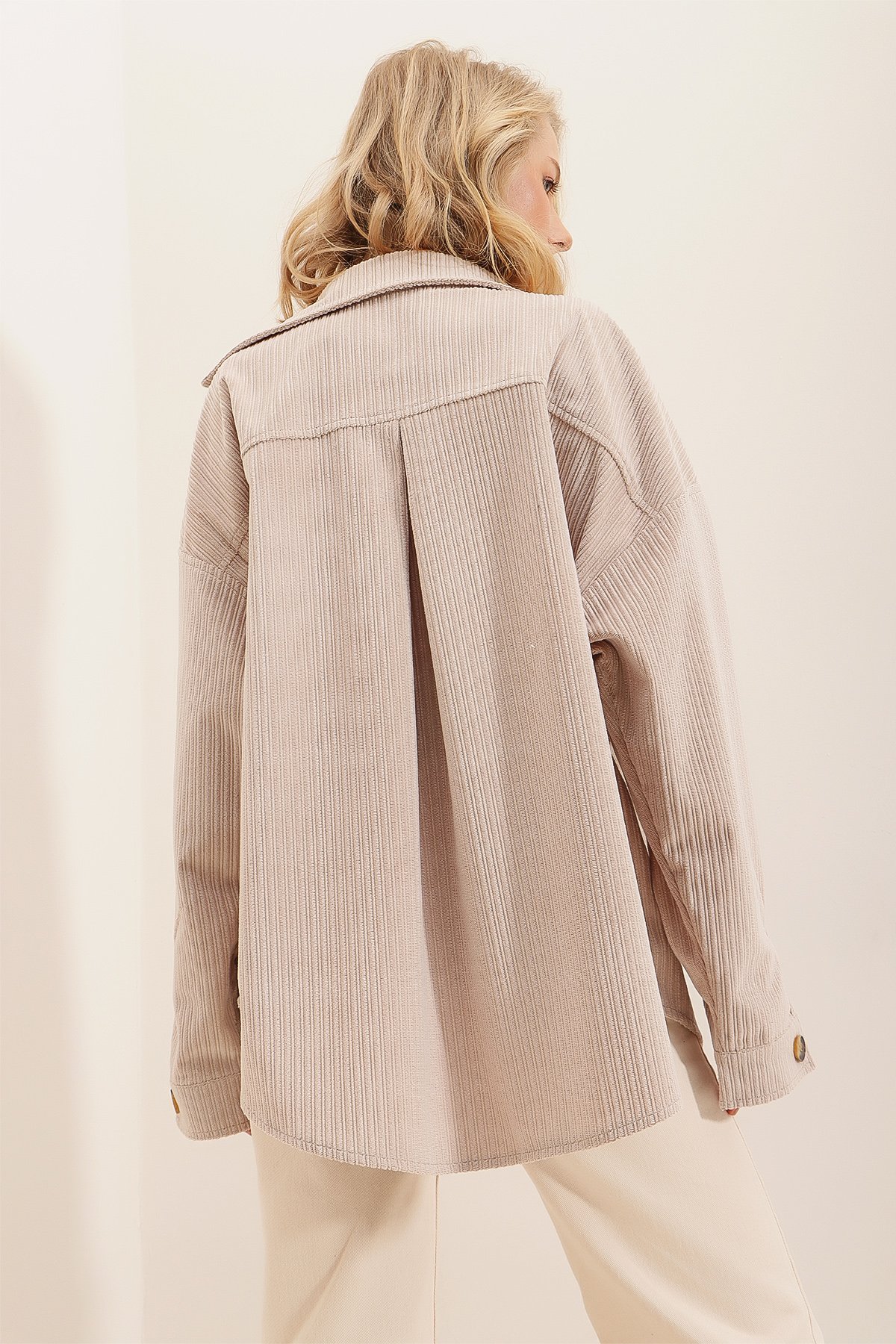 Kadife Pamuklu Çift Cep Oversize Ceket Gömlek - Bej