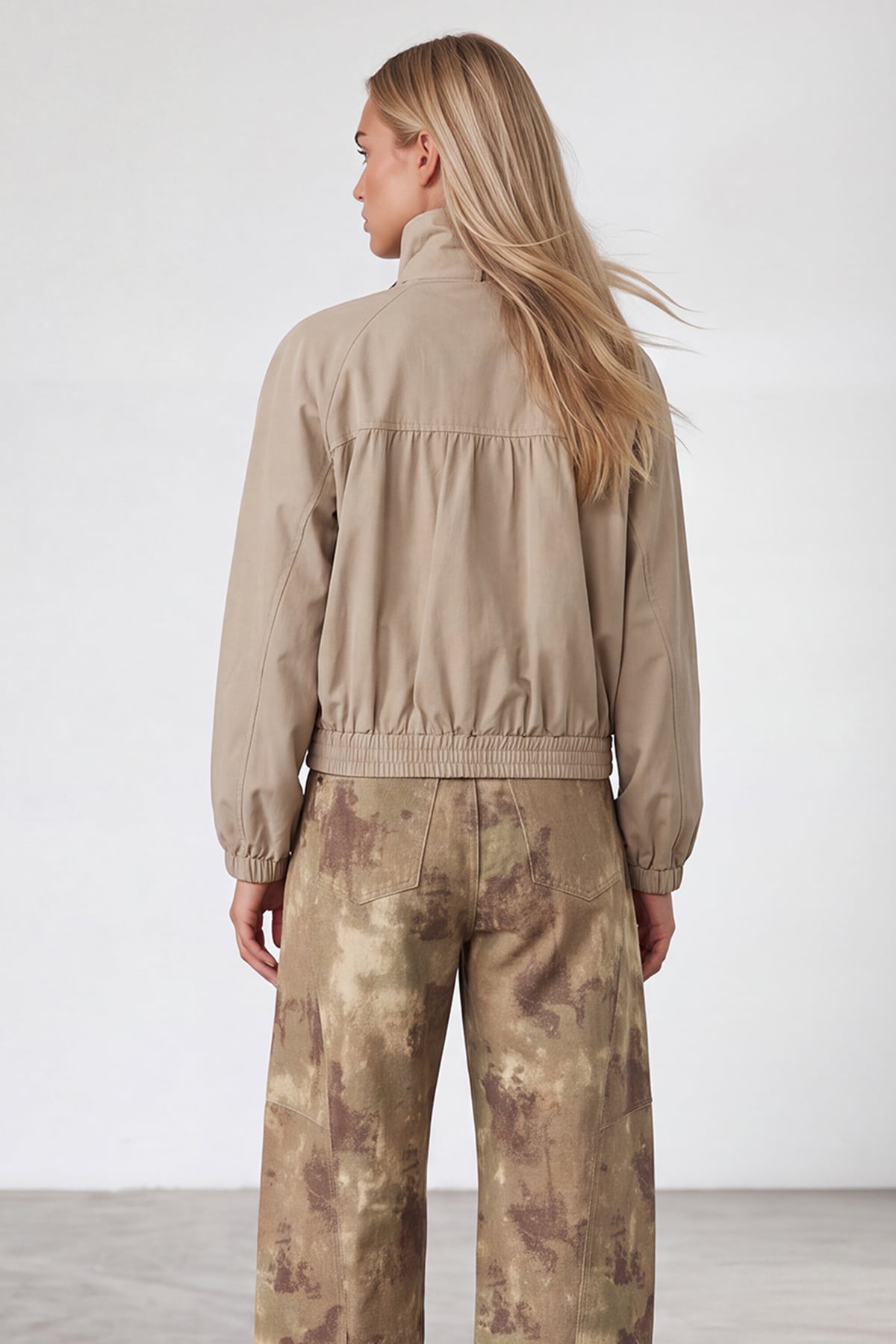 Kadın Bej Dik Yaka İçi Astarlı Bol Kesim Bomber Ceket Alc-X15958