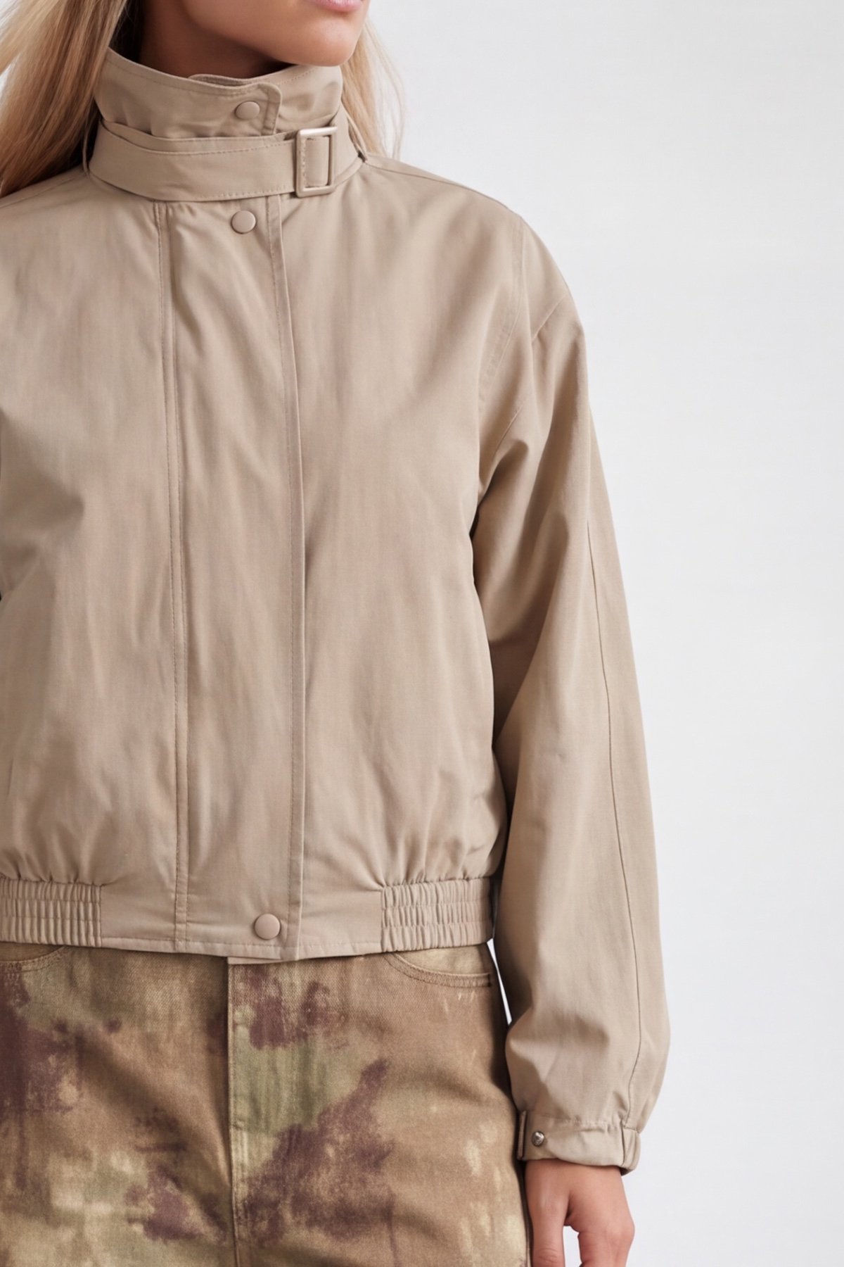 Kadın Bej Dik Yaka İçi Astarlı Bol Kesim Bomber Ceket Alc-X15958