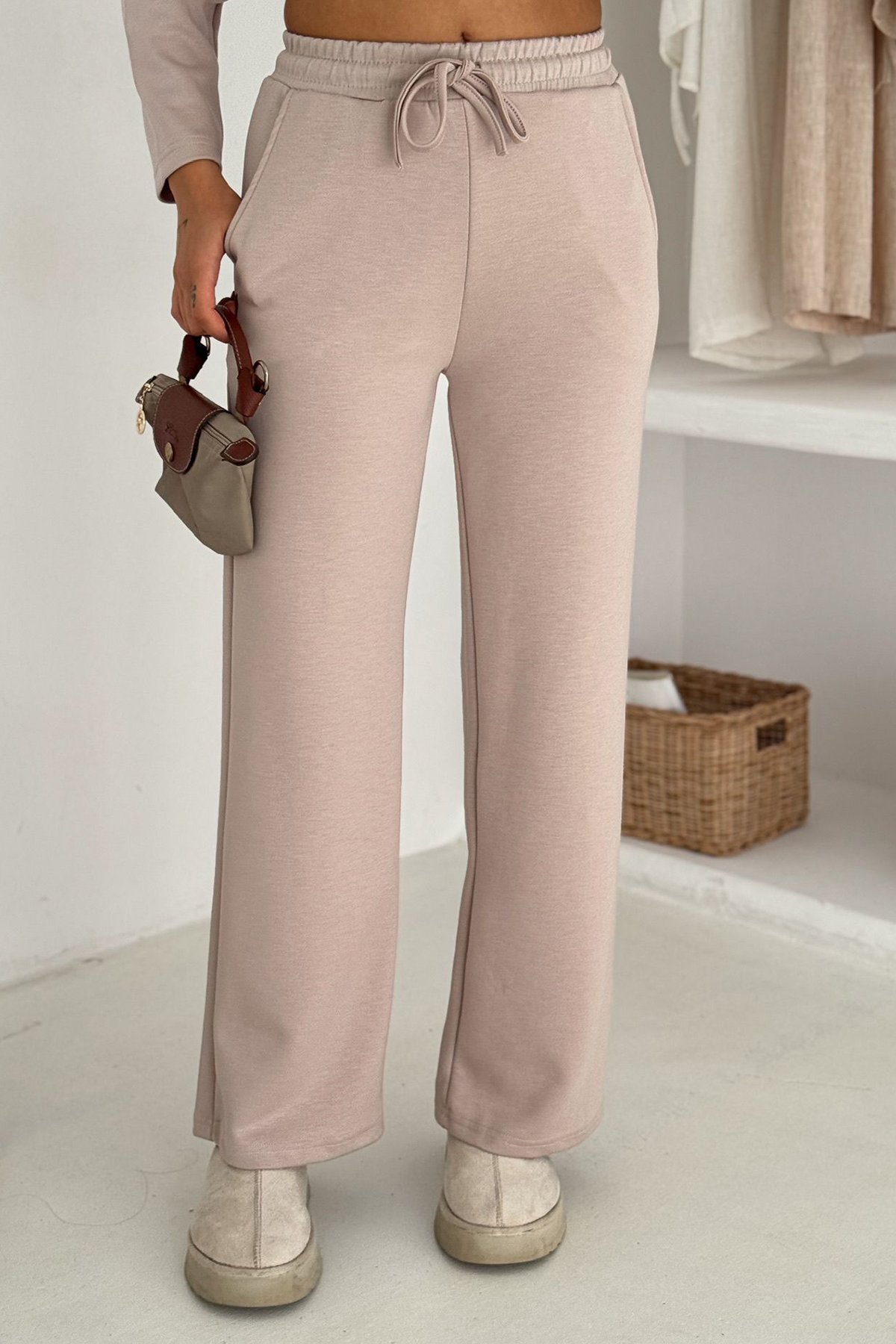 Kadın BEJ Fular Detaylı Sweatshirt Ve Geniş Paça Eşofman Takım VS01569