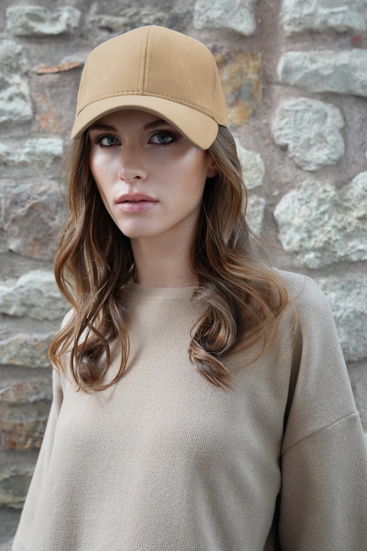 Kadın BEJ Kadife Dokulu Kavisli Siperlik Ayarlanabilir Şapka VS01228