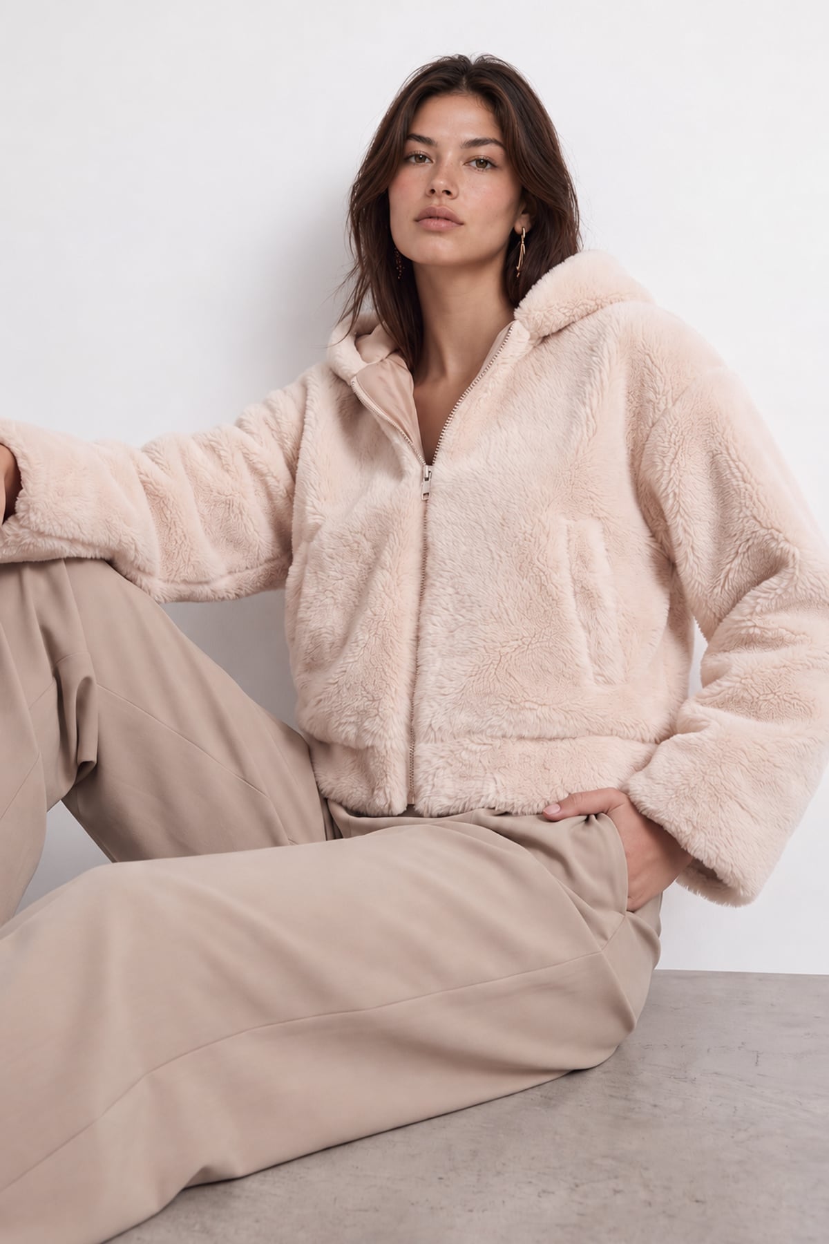 Kadın Bej Kısa Peluş Mont 500-108