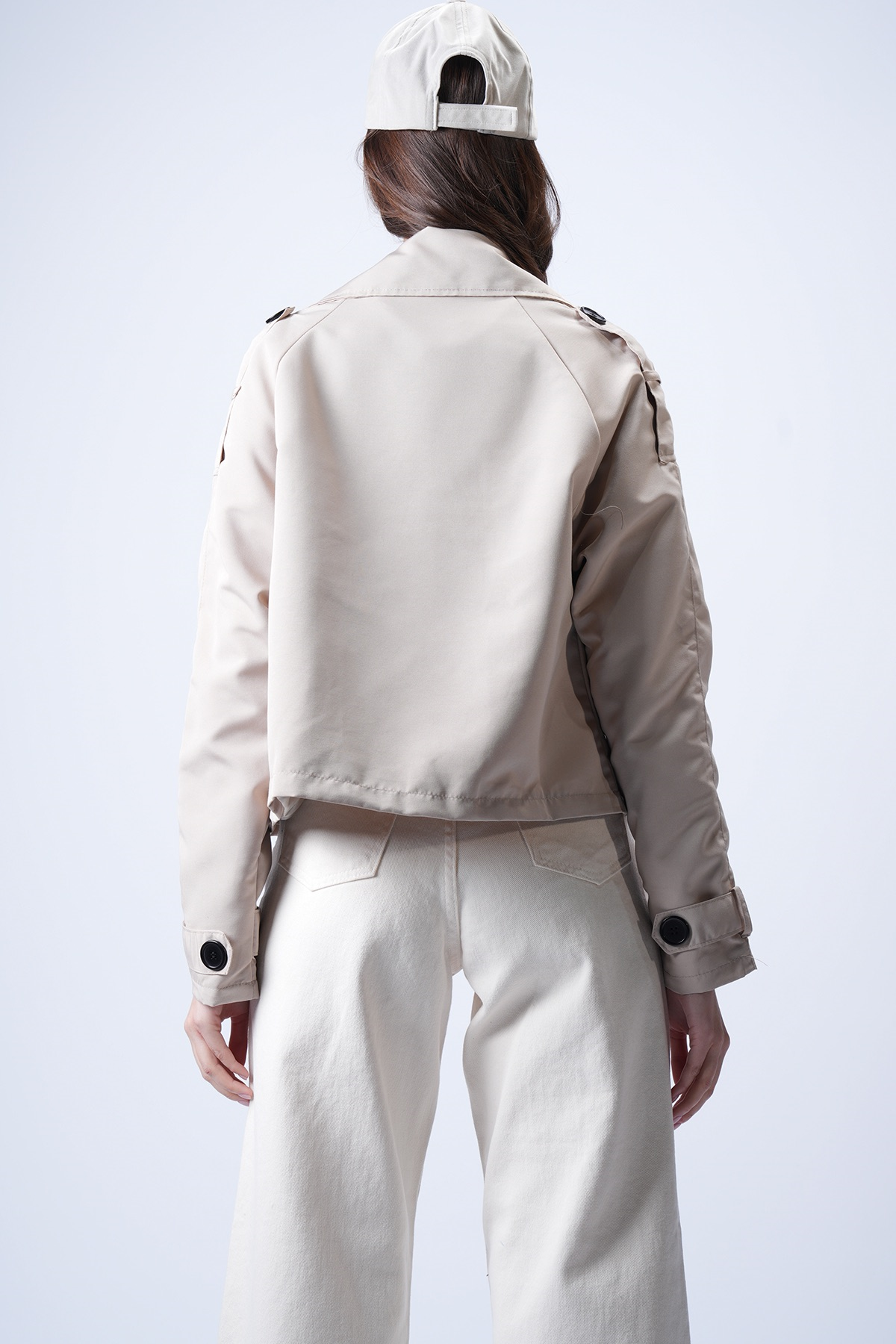 Kadın Bej Kruvaze Yaka İçi Astarlı Kısa Trenç Ceket VS01185