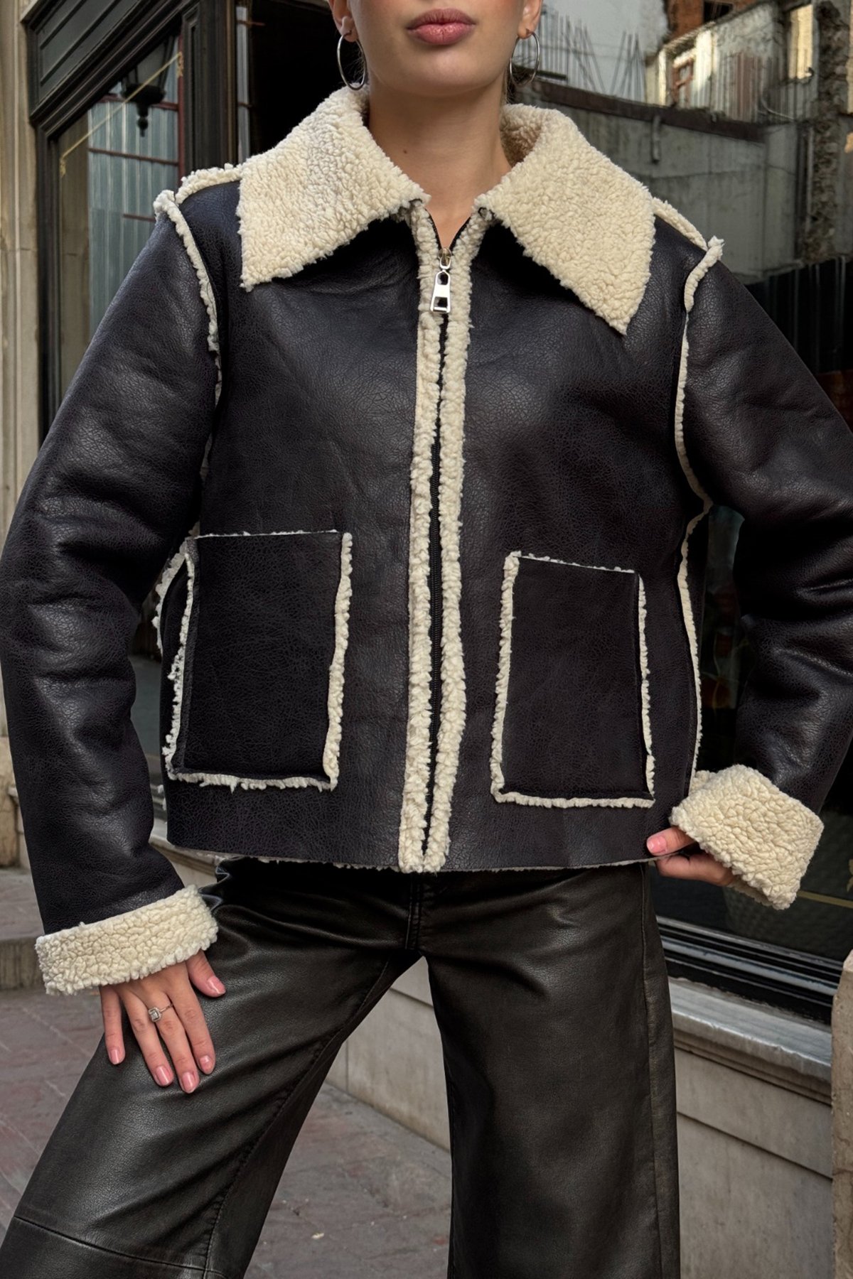 Kadın BEJ SİYAH Çift Cepli İçi Suni Kürklü Suni Deri Biker Ceket PRM0408