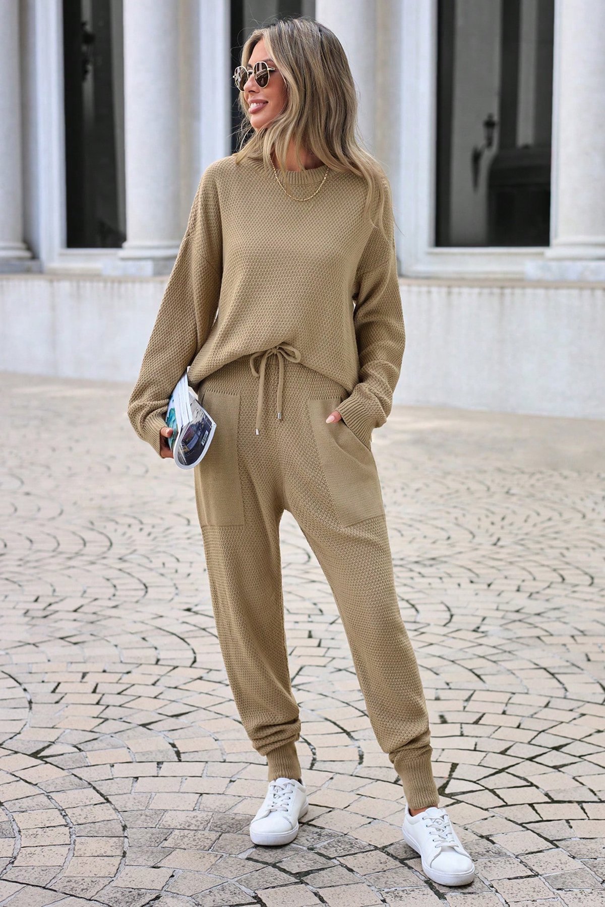 Kadın BEJ Triko Bisiklet Yaka Uzun Kollu Bluz Ve Bağcıklı Jogger Pantolon Takım VS00935