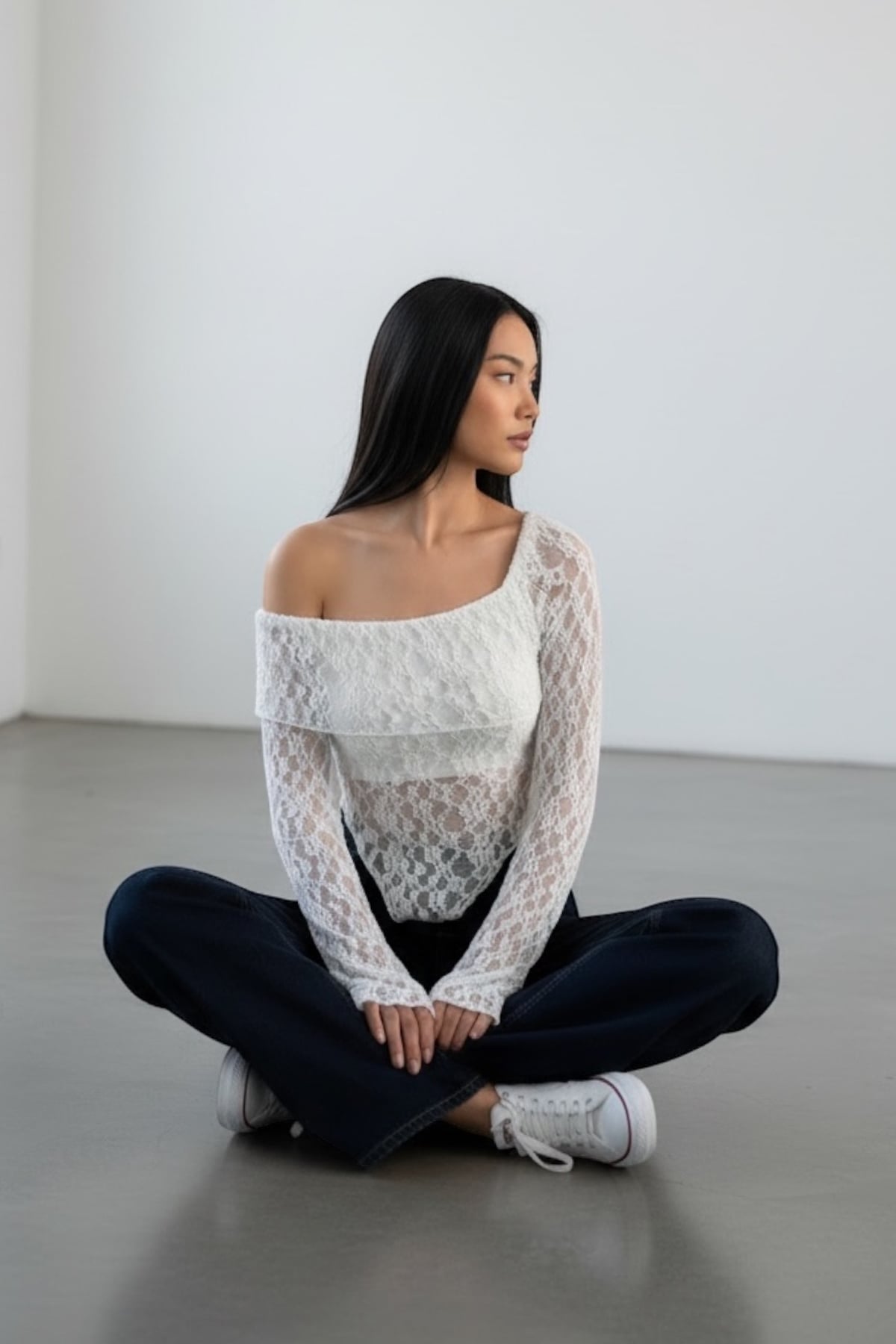 Kadın BEYAZ ASİMETRİK YAKA TULUMLU DANTEL CROP BLUZ ALC-X15320