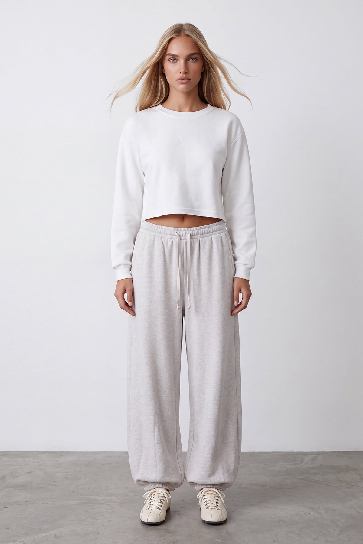 Kadın Beyaz Bisiklet Yaka Eteği Pis Dikişli 3 İplik İçi Şardonlu Sweatshirt Alc-X15863
