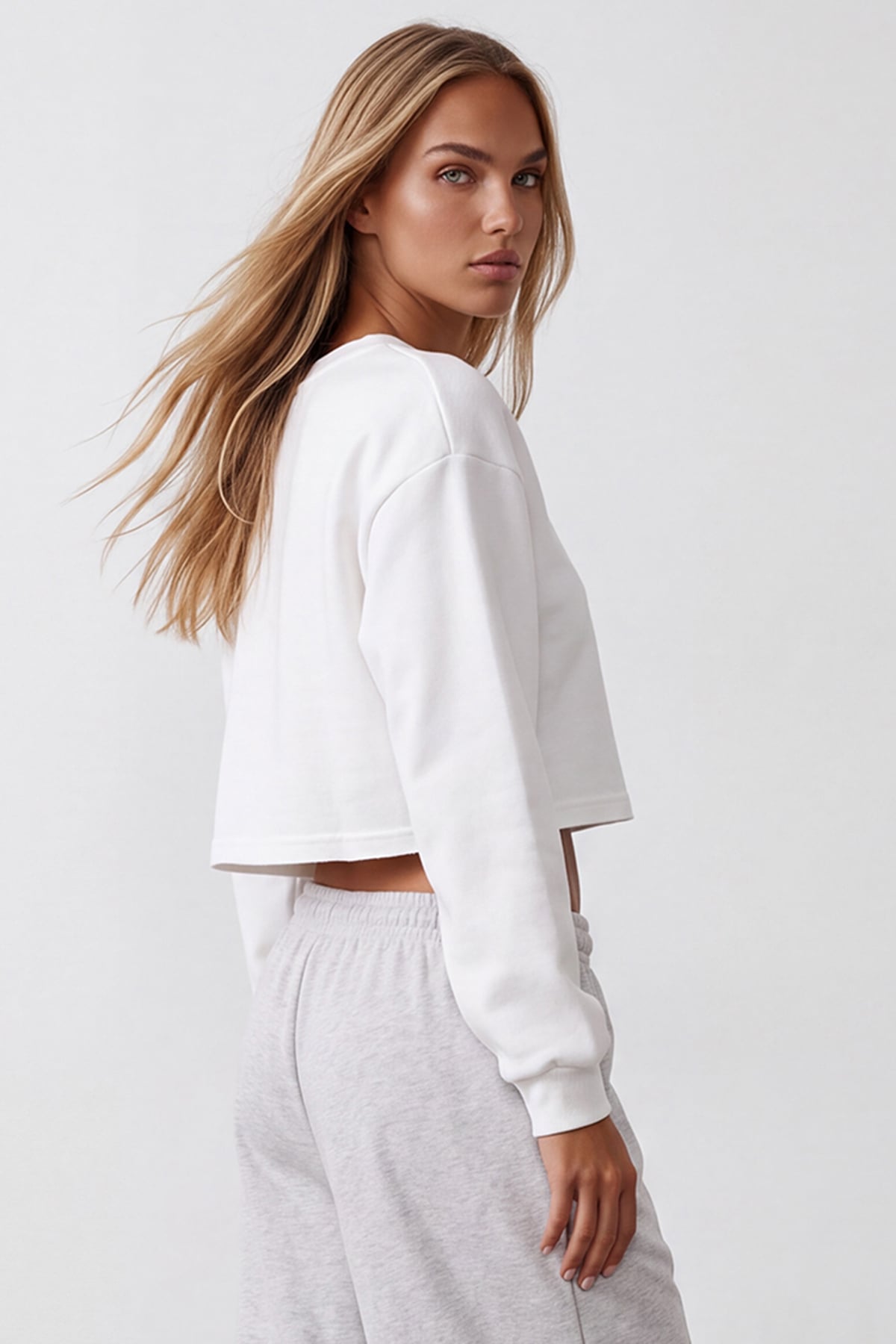 Kadın Beyaz Bisiklet Yaka Eteği Pis Dikişli 3 İplik İçi Şardonlu Sweatshirt Alc-X15863