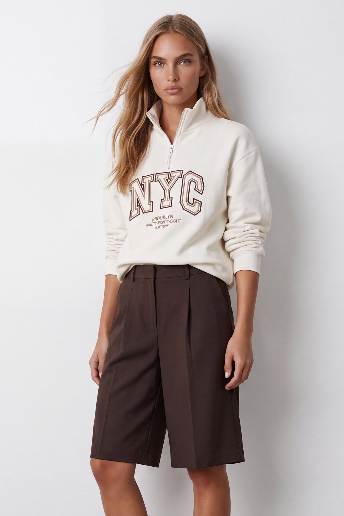 Kadın Beyaz Dik Yaka Fermuarlı 3 İplik İçi Şardonlu Ve Nakışlı Sweatshirt Alc-X15725