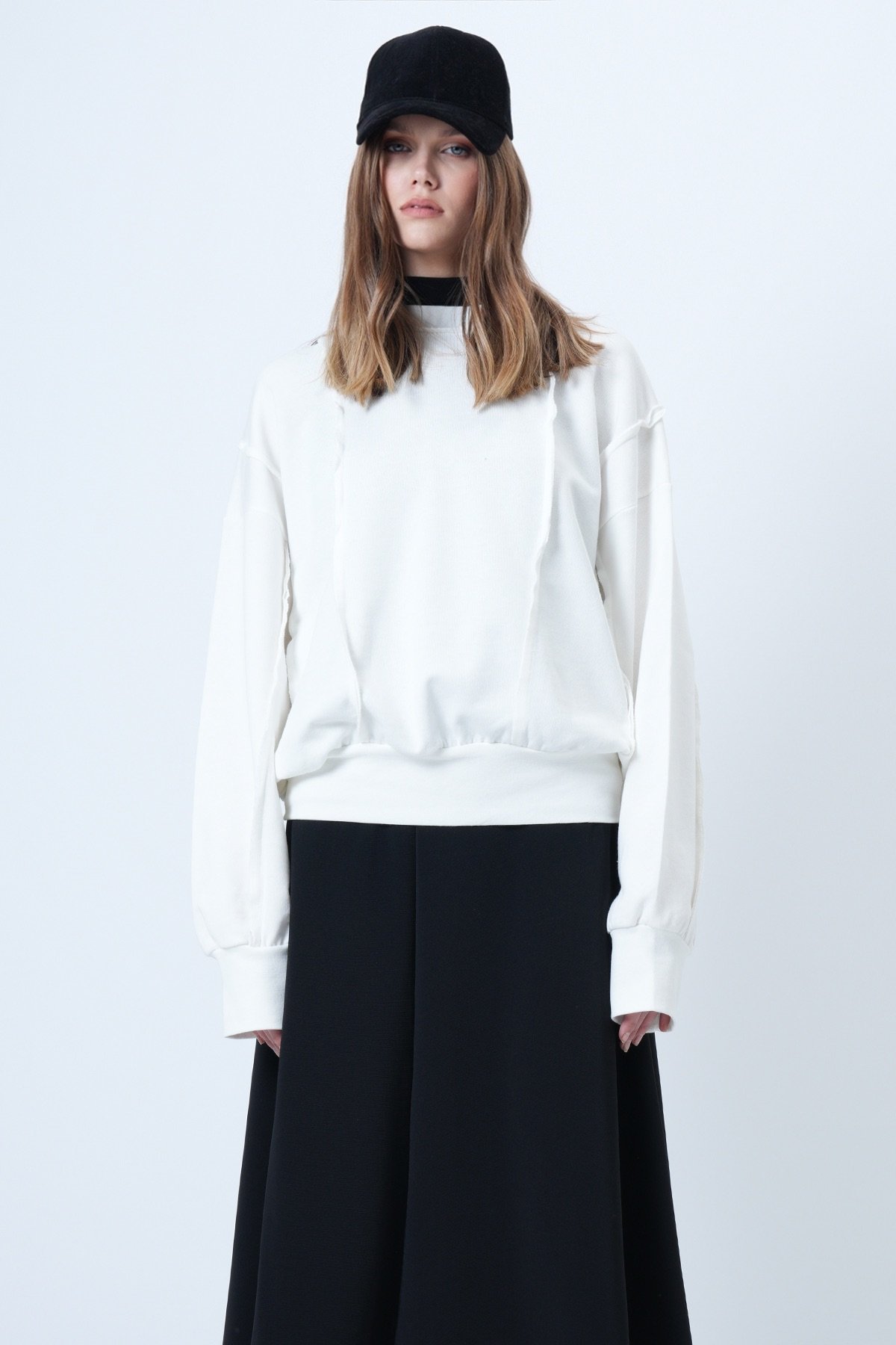 Kadın Beyaz Dikiş Detaylı Oversize Tasarım Sweatshırt ALC-X14662