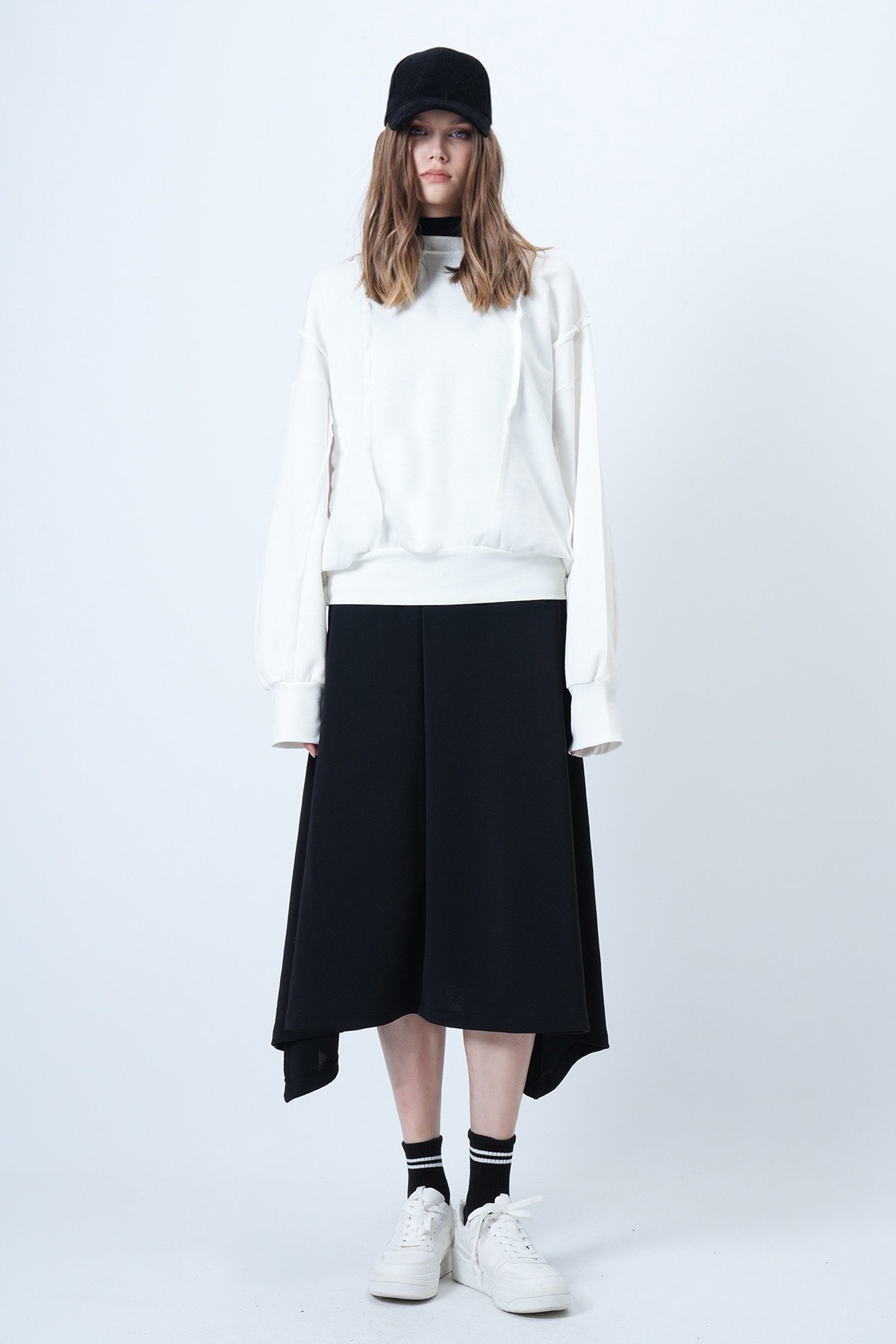 Kadın Beyaz Dikiş Detaylı Oversize Tasarım Sweatshırt ALC-X14662