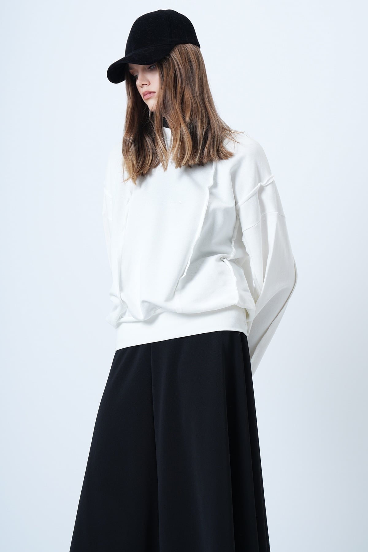 Kadın Beyaz Dikiş Detaylı Oversize Tasarım Sweatshırt ALC-X14662