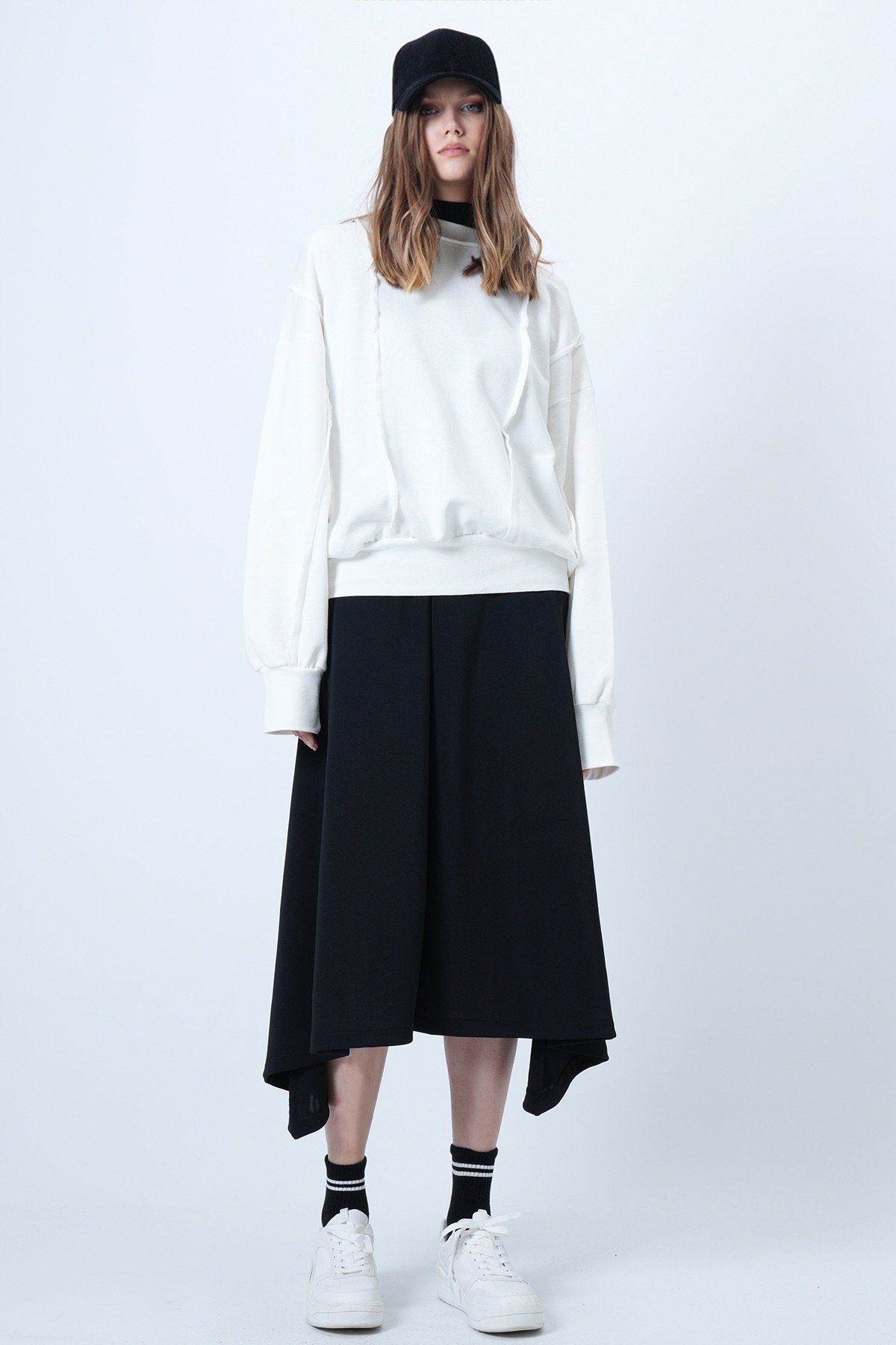 Kadın Beyaz Dikiş Detaylı Oversize Tasarım Sweatshırt ALC-X14662