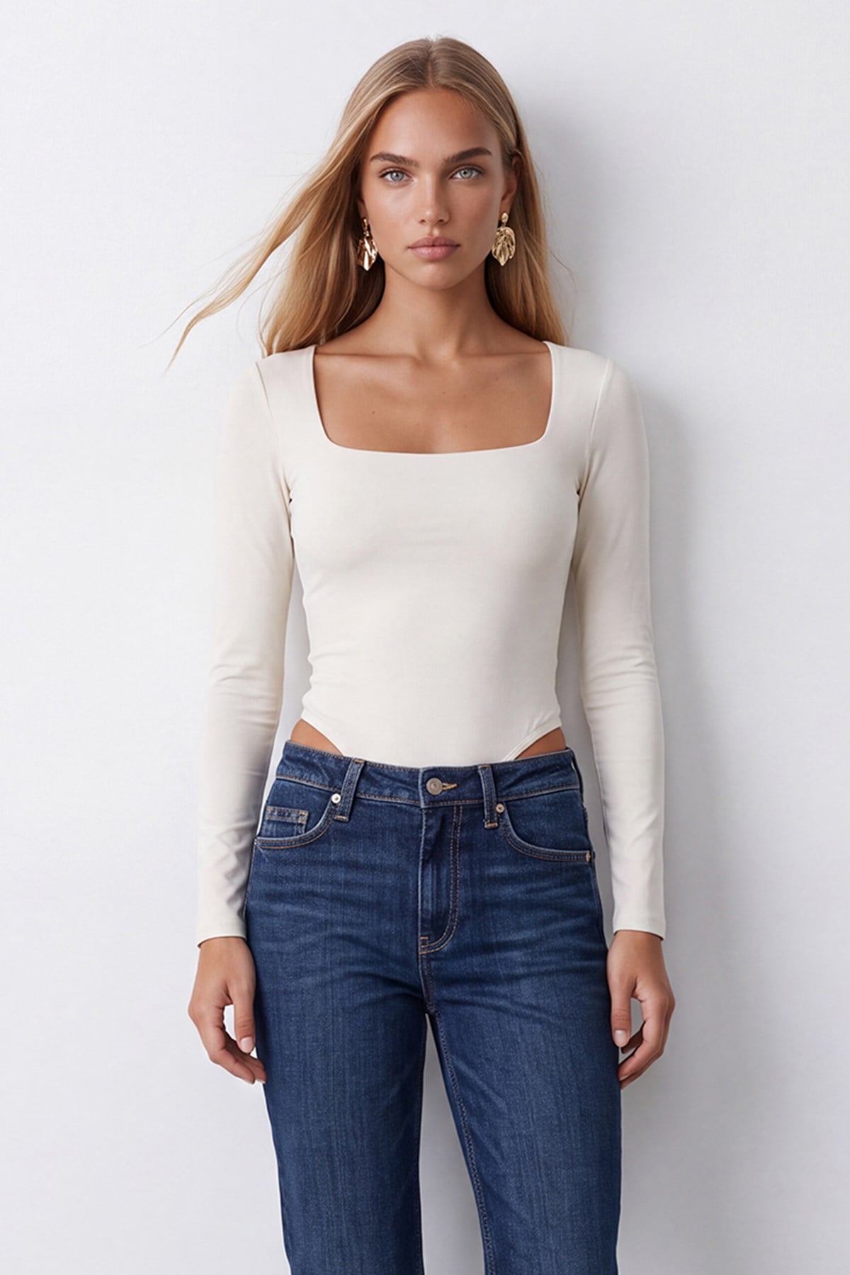 Kadın Beyaz Kare Yaka Tulumlu Alttan Çıtçıtlı Bodysuit ALC-X14390