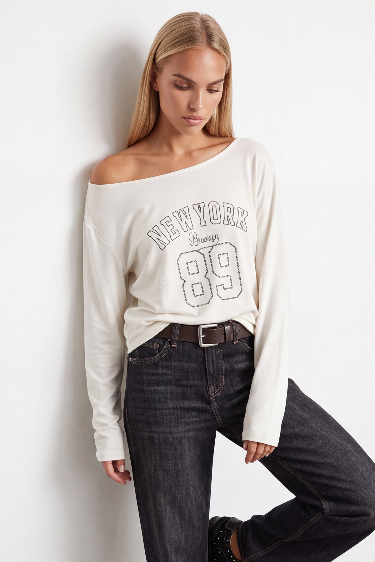 Kadın Beyaz Kayık Yaka Baskılı Modal Sweatshirt Alc-X15731