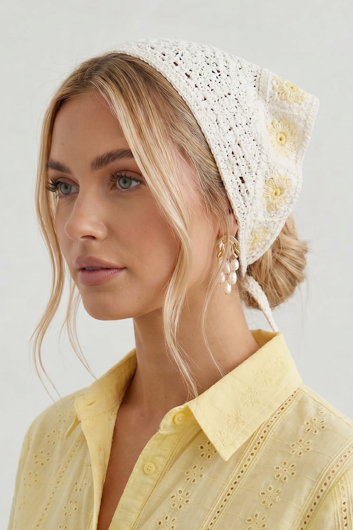 Kadın Beyaz Sarı Çiçek Motifli Bandana ALC-X15560