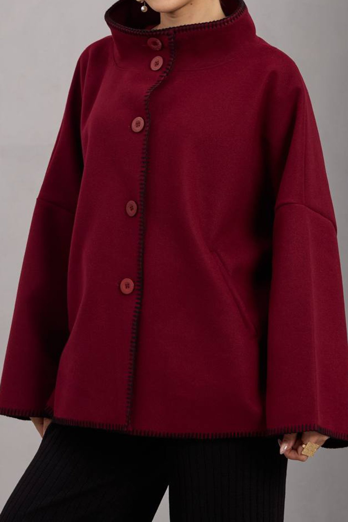 Kadın BORDO Düğmeli Geniş Kollu Kontrast Dikişli Yırtmaçlı Kaban VS01673