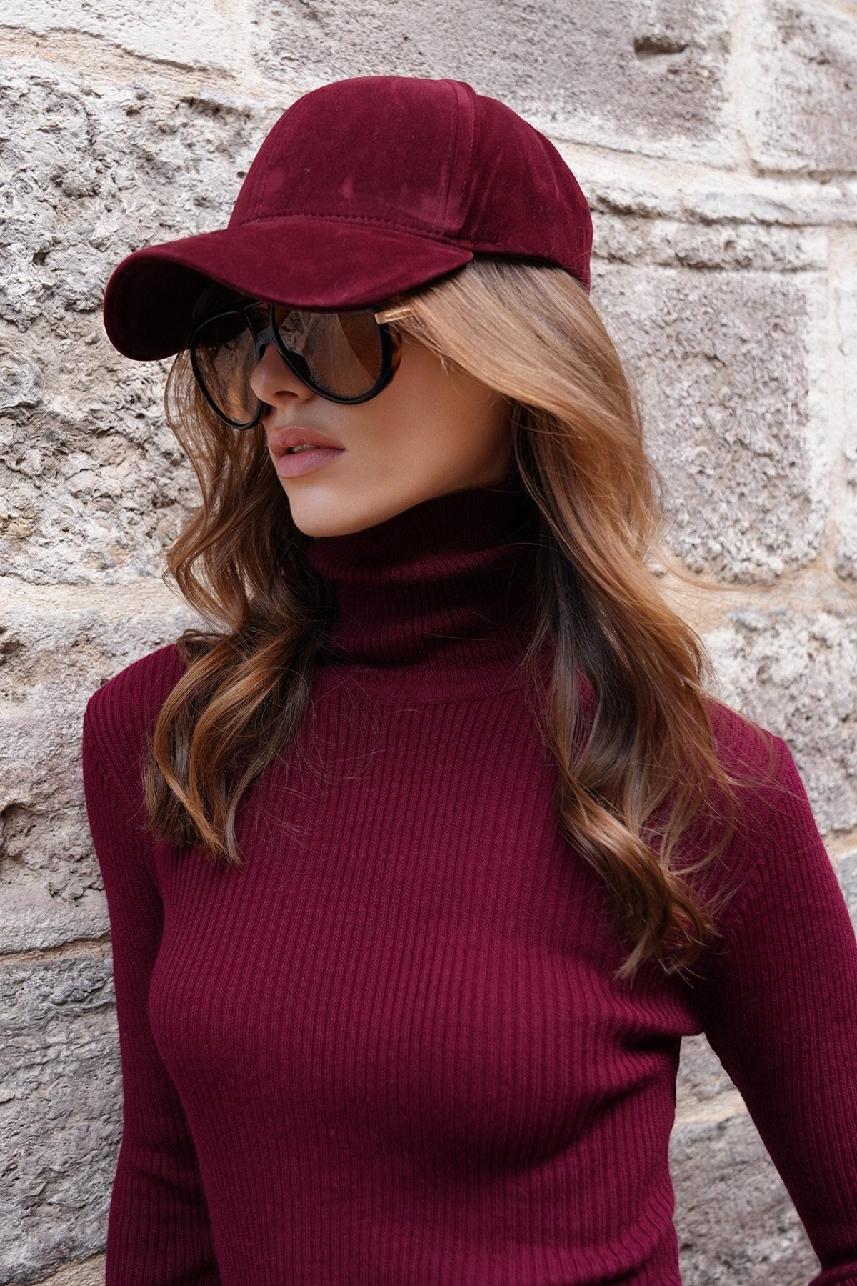 Kadın BORDO Kadife Dokulu Kavisli Siperlik Ayarlanabilir Şapka VS01228