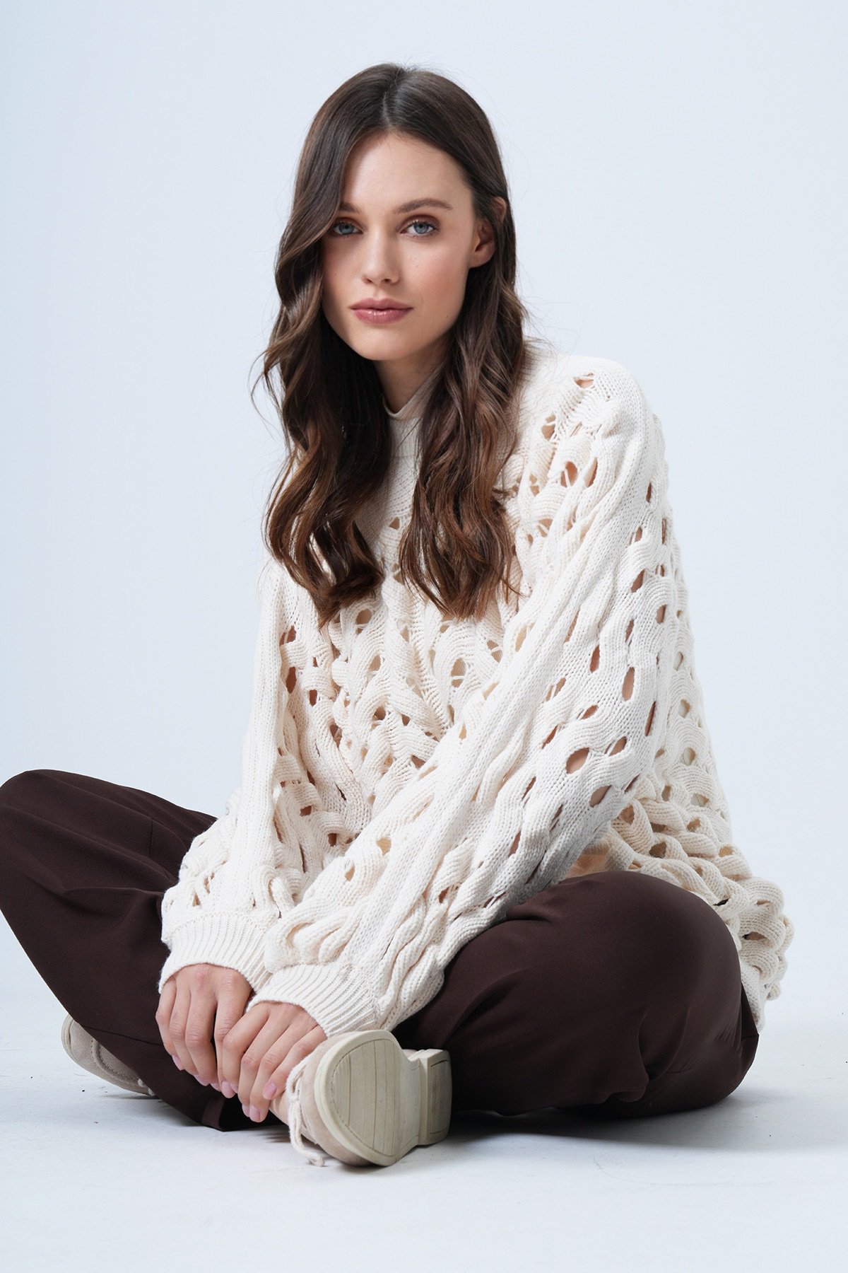 Kadın EKRU Bisiklet Yaka Ajurlu Triko Kazak VS01460