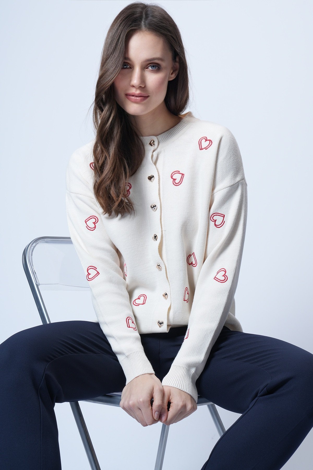 Kadın Ekru Bisiklet Yaka Kalp Nakışlı Triko Hırka Alc-X14756