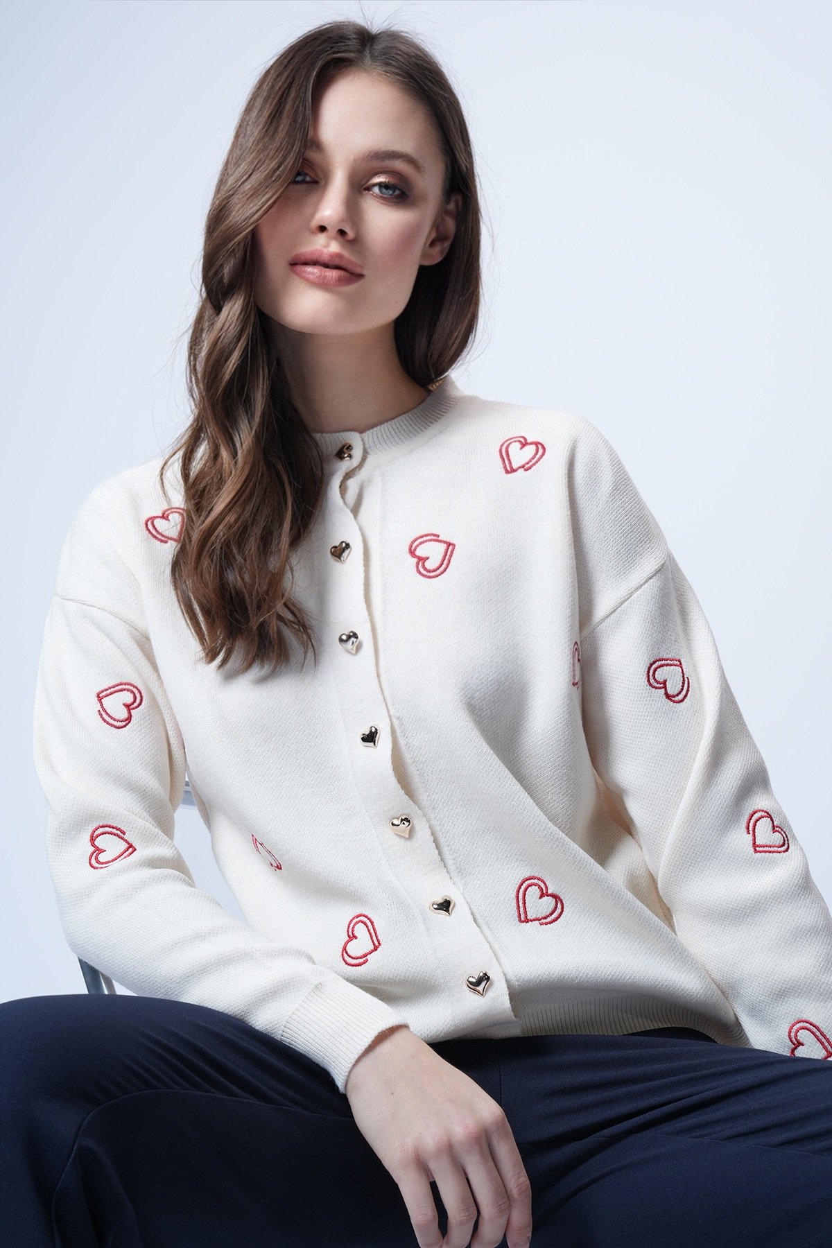 Kadın Ekru Bisiklet Yaka Kalp Nakışlı Triko Hırka Alc-X14756