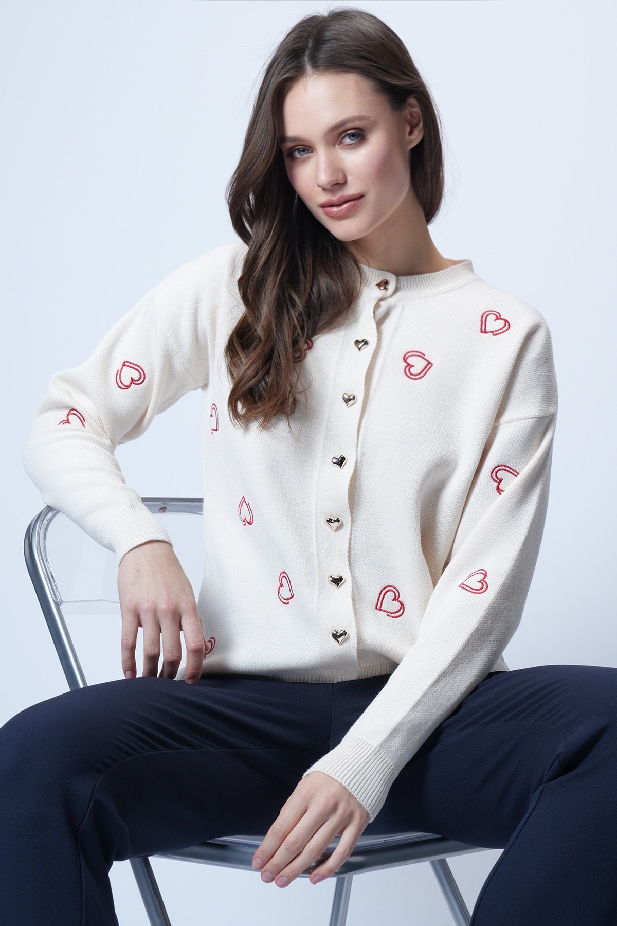 Kadın Ekru Bisiklet Yaka Kalp Nakışlı Triko Hırka Alc-X14756