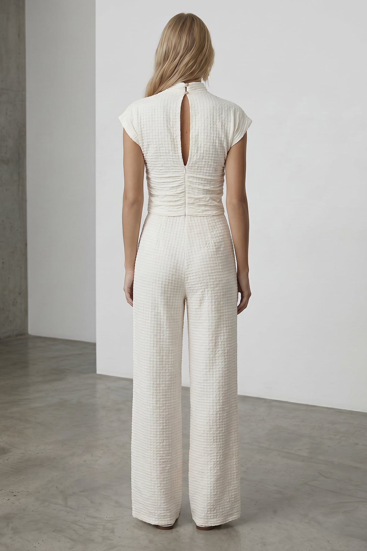 Kadın Ekru Dik Yaka Dokulu Yanları Drapeli Crop Bluz Ve Geniş Paça Pantolon Takım Alc-X13411