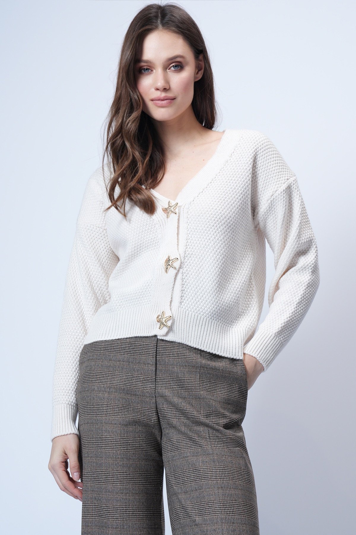 Kadın Ekru Gold Düğme Detaylı V Yaka Triko Hırka Alc-X14754