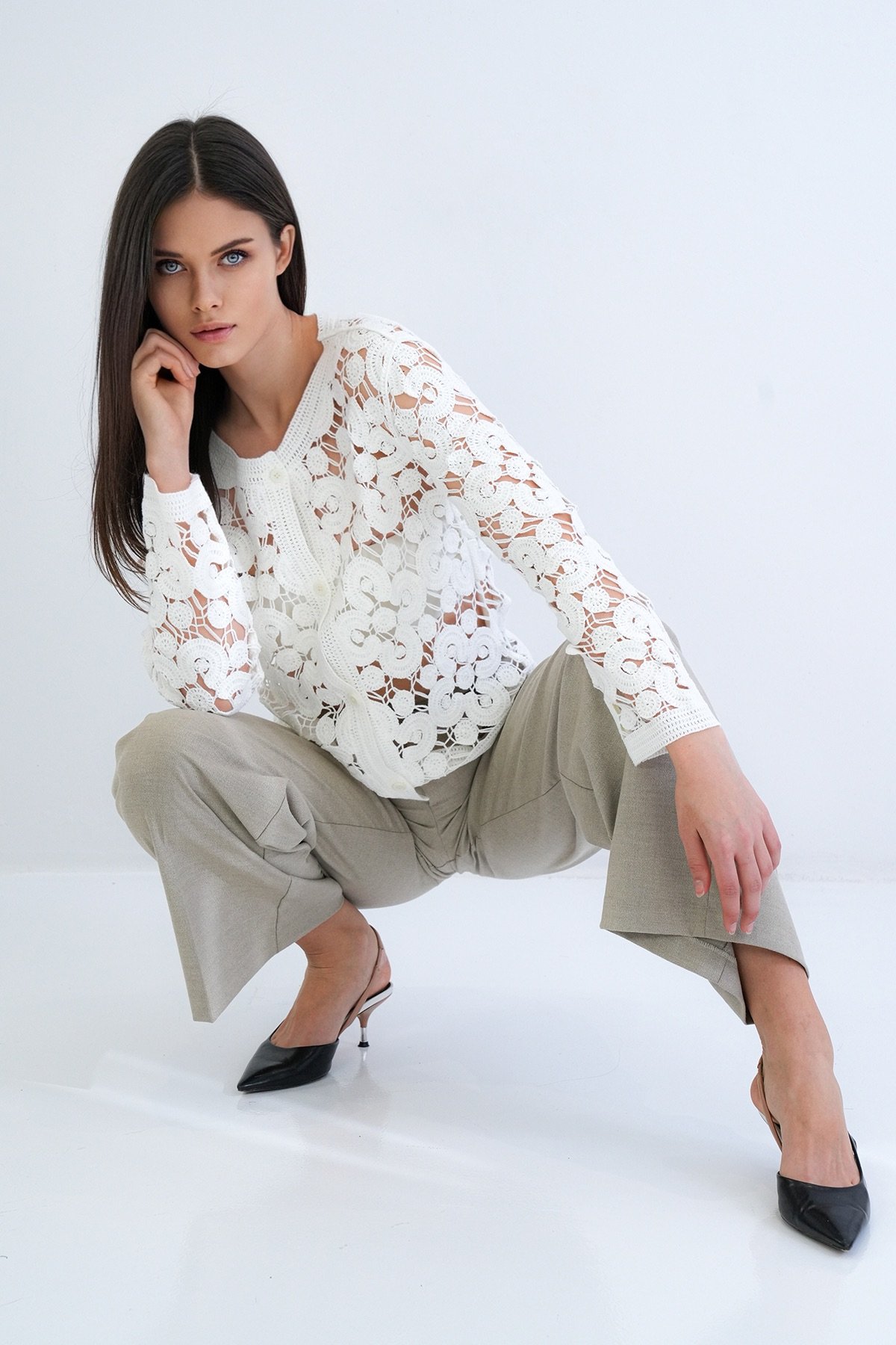 Kadın Ekru Önü Düğmeli Motif Desenli Dantel Triko Ceket Alc-X15279