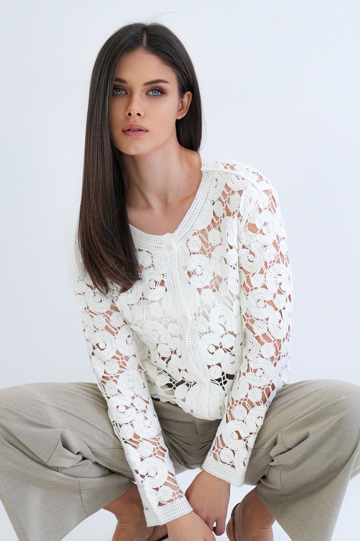Kadın Ekru Önü Düğmeli Motif Desenli Dantel Triko Ceket Alc-X15279