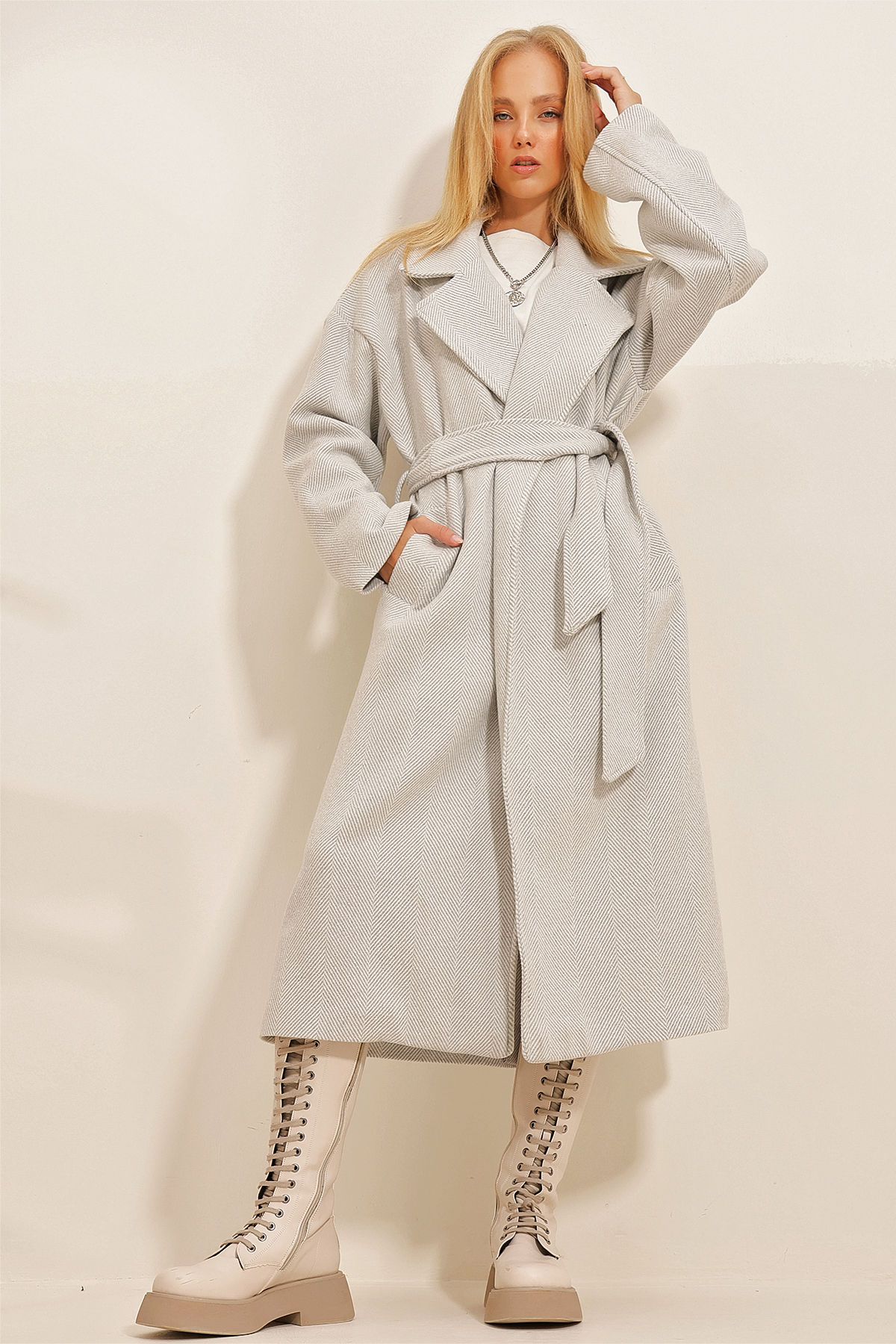 Kadın Gri Kruvaze Beli Kemerli Balık Sırtı Desenli Kaşe Palto ALC-X10824