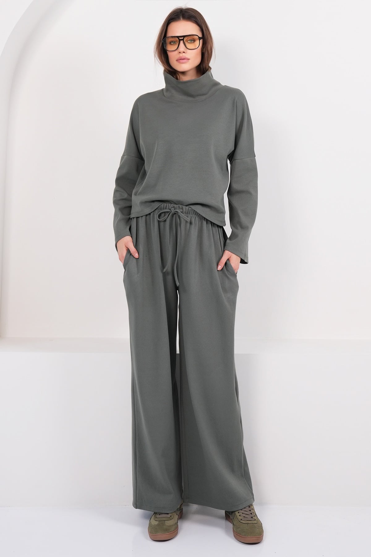 Kadın Haki Balıkçı Yaka Oversize Bluz Ve Çift Cepli Palazzo Pantolon Takım Alc-X14836