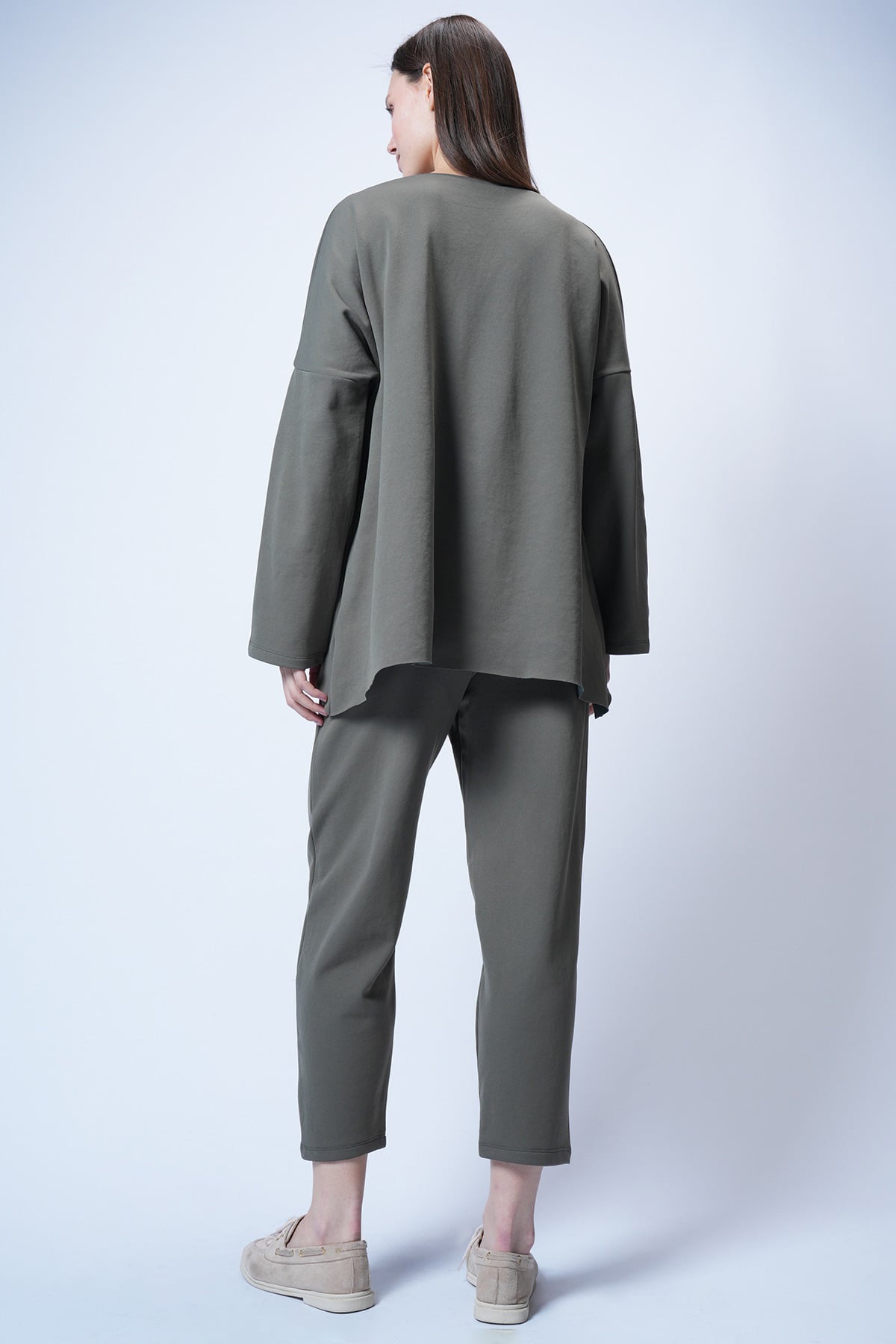 Kadın Haki Bisiklet Yaka Asimetrik Kesim Arma Detaylı Oversize Sweatshırt Ve Pantolon Takım ALC-X13270