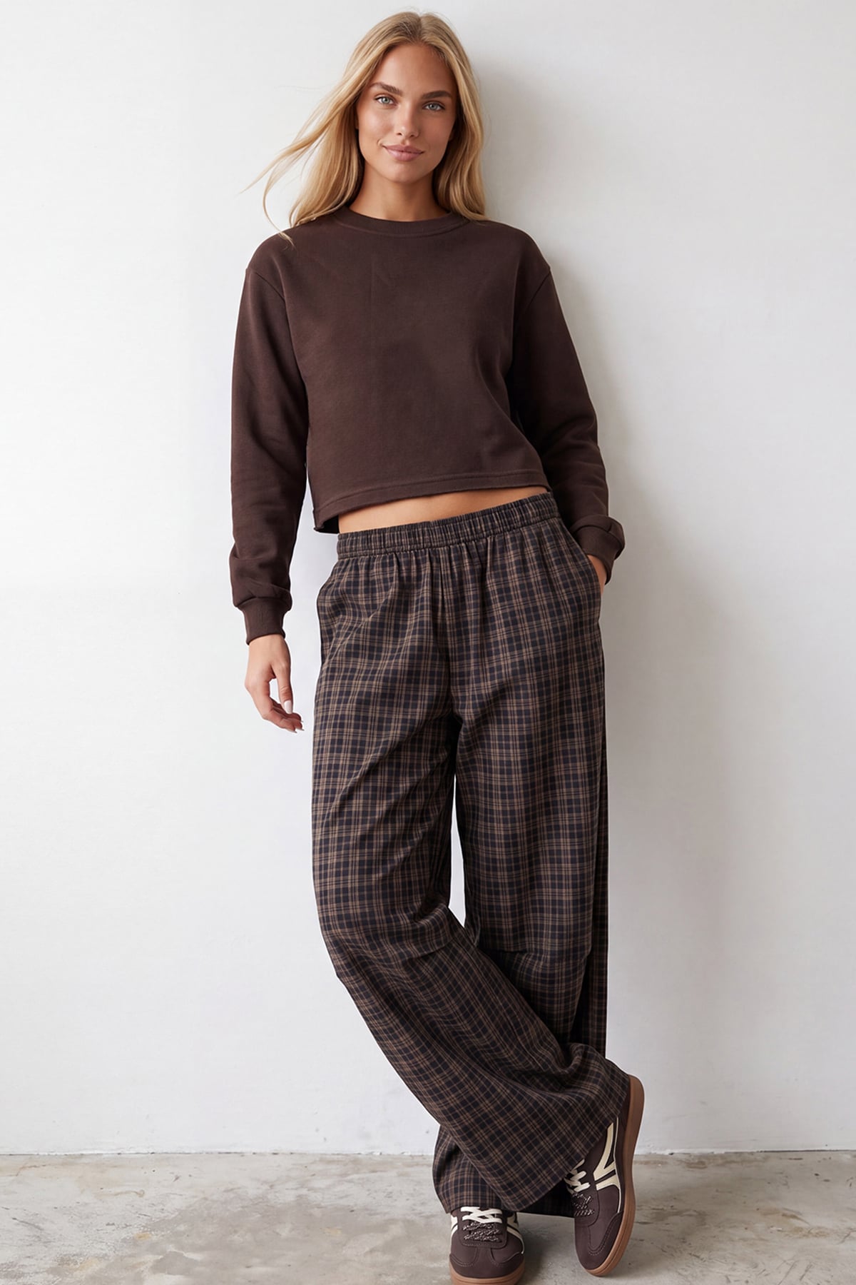 Kadın Kahve Bisiklet Yaka Eteği Pis Dikişli 3 İplik İçi Şardonlu Sweatshirt Alc-X15863