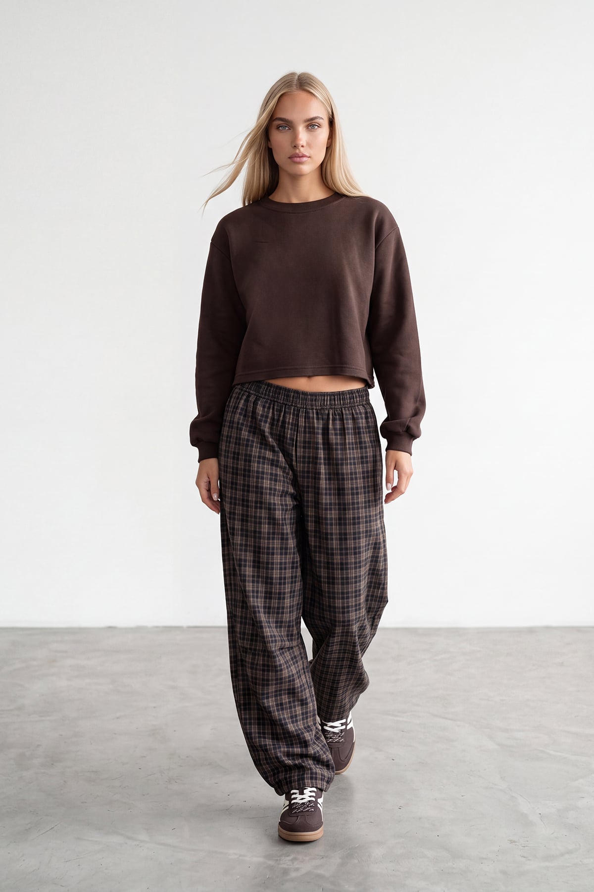 Kadın Kahve Bisiklet Yaka Eteği Pis Dikişli 3 İplik İçi Şardonlu Sweatshirt Alc-X15863