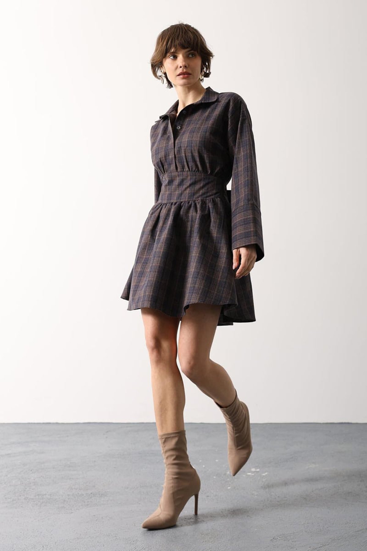 Kadın Kahve-Mavi Gömlek Yaka Geniş Manşetli Bağlama Detayli Mini Dokuma Elbise Alc-X15204