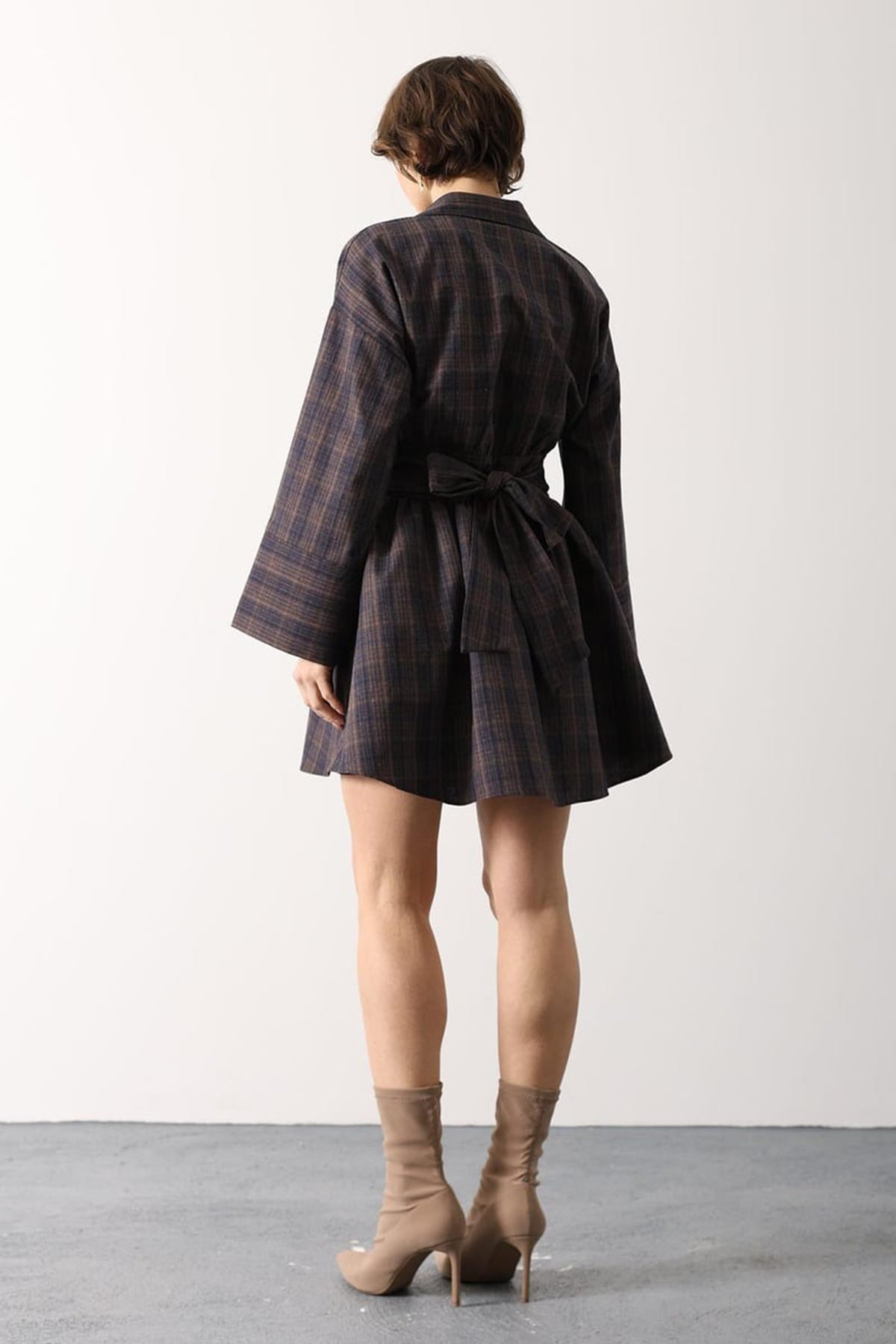 Kadın Kahve-Mavi Gömlek Yaka Geniş Manşetli Bağlama Detayli Mini Dokuma Elbise Alc-X15204