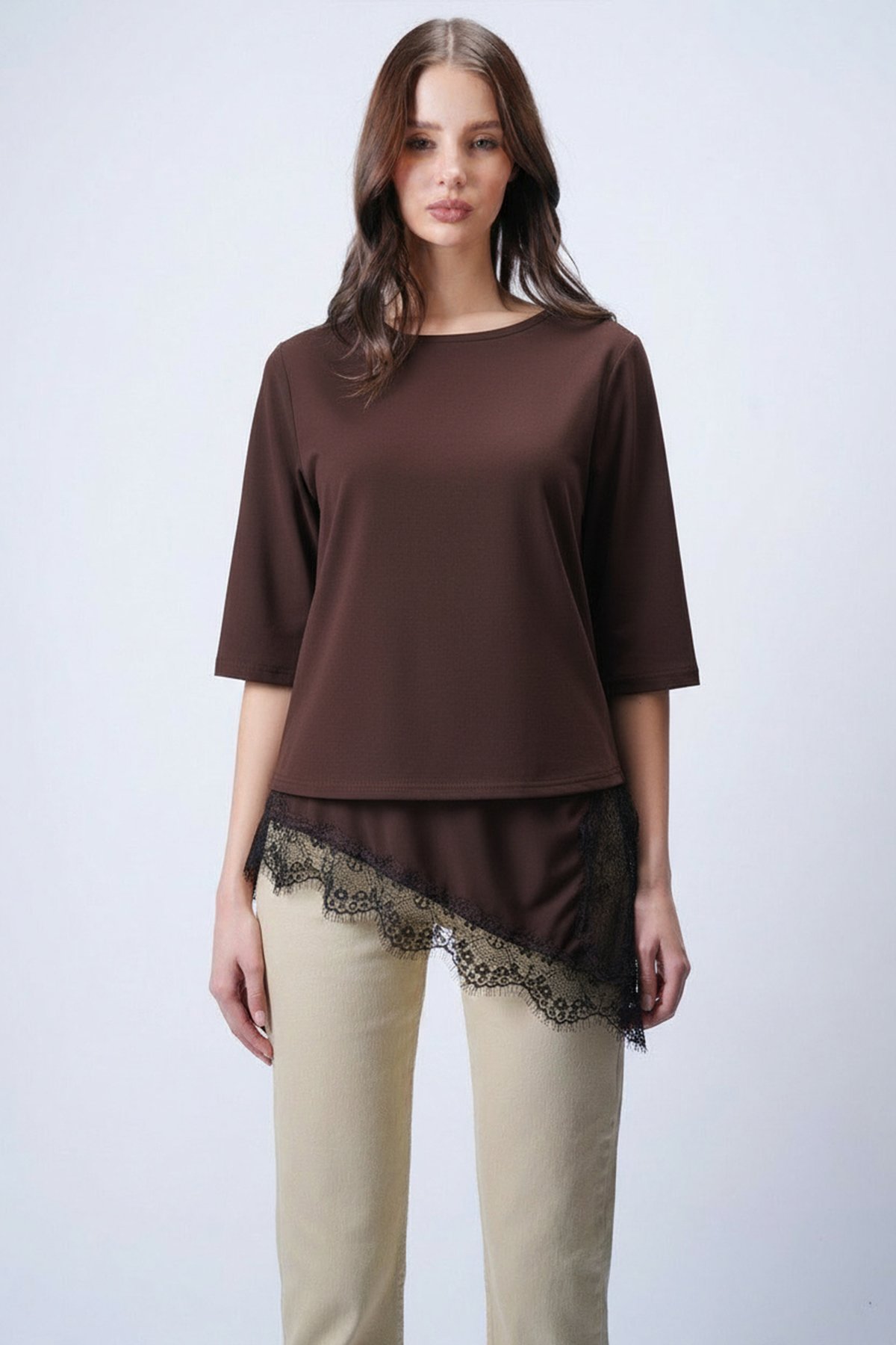 Kadın Kahverengi Asimetrik Kesim Dantel Detaylı Oversize T-Shırt Alc-X15249