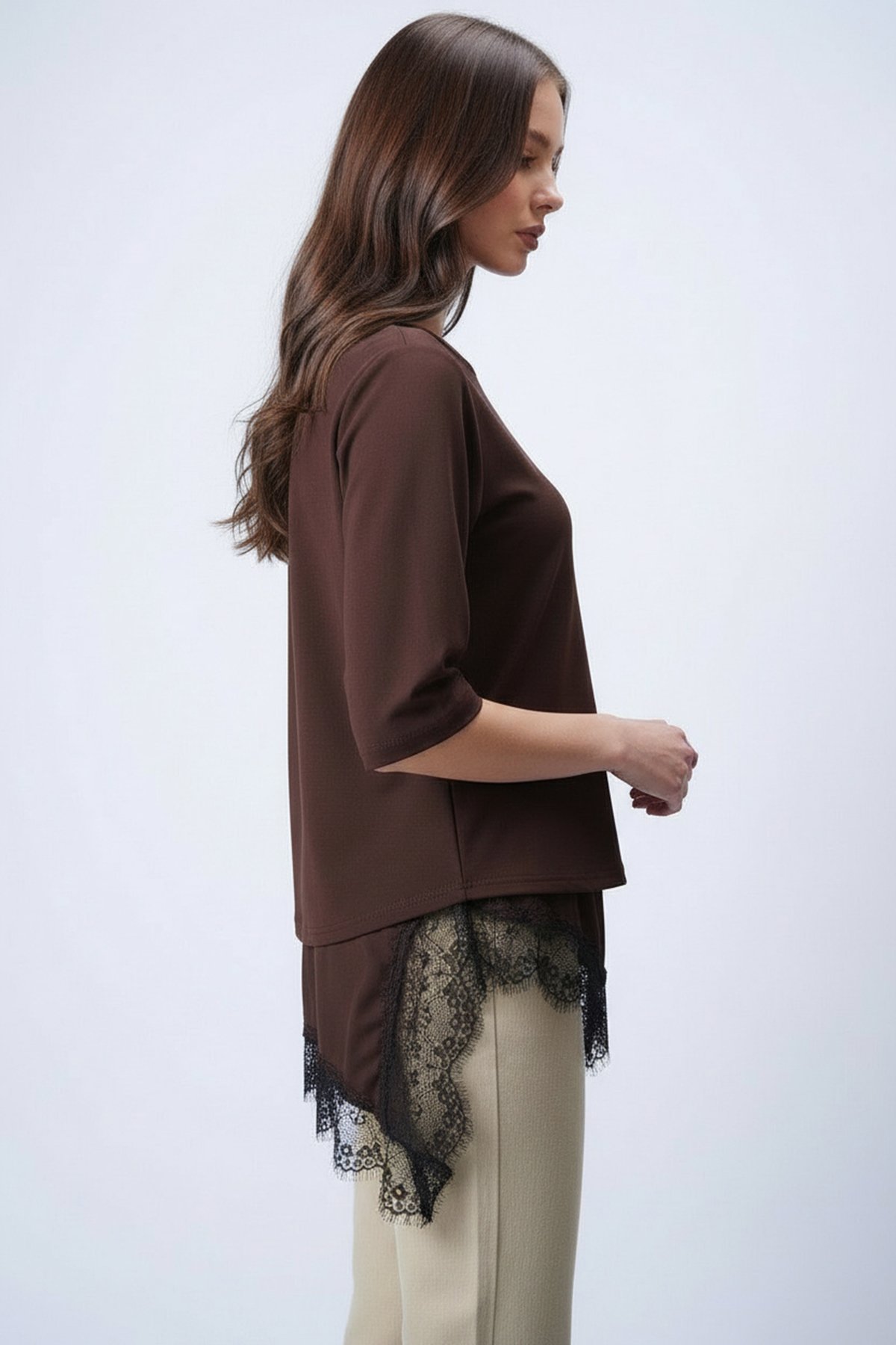Kadın Kahverengi Asimetrik Kesim Dantel Detaylı Oversize T-Shırt Alc-X15249
