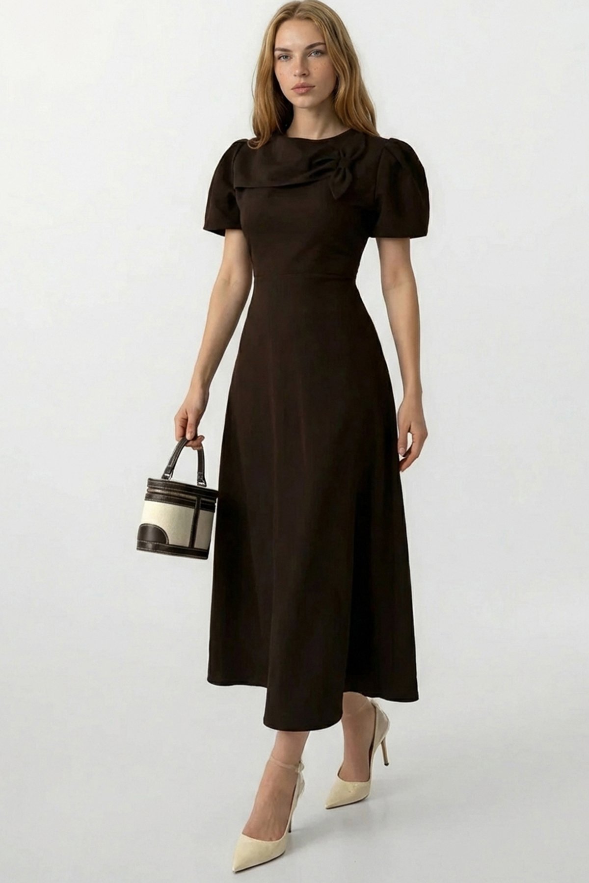 Kadın KAHVERENGİ BİSİKLET YAKA FİYONK TASARIMLI MAXİ BOY DOKUMA ELBİSE ALC-X15304