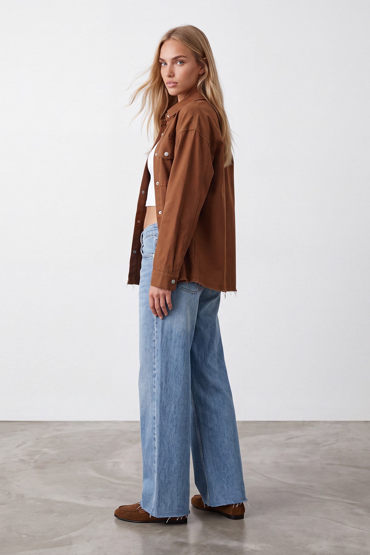 Kadın Kahverengi Çift Cepli Çıt Çıt Kapamalı Oversize Gömlek Gabardin Ceket VS01197