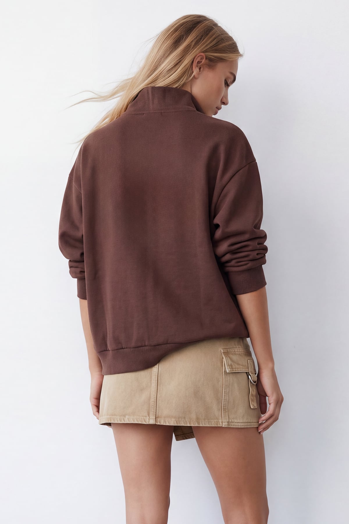 Kadın Kahverengi Dik Yaka Fermuarlı 3 İplik İçi Şardonlu Ve Nakışlı Sweatshirt Alc-X15725