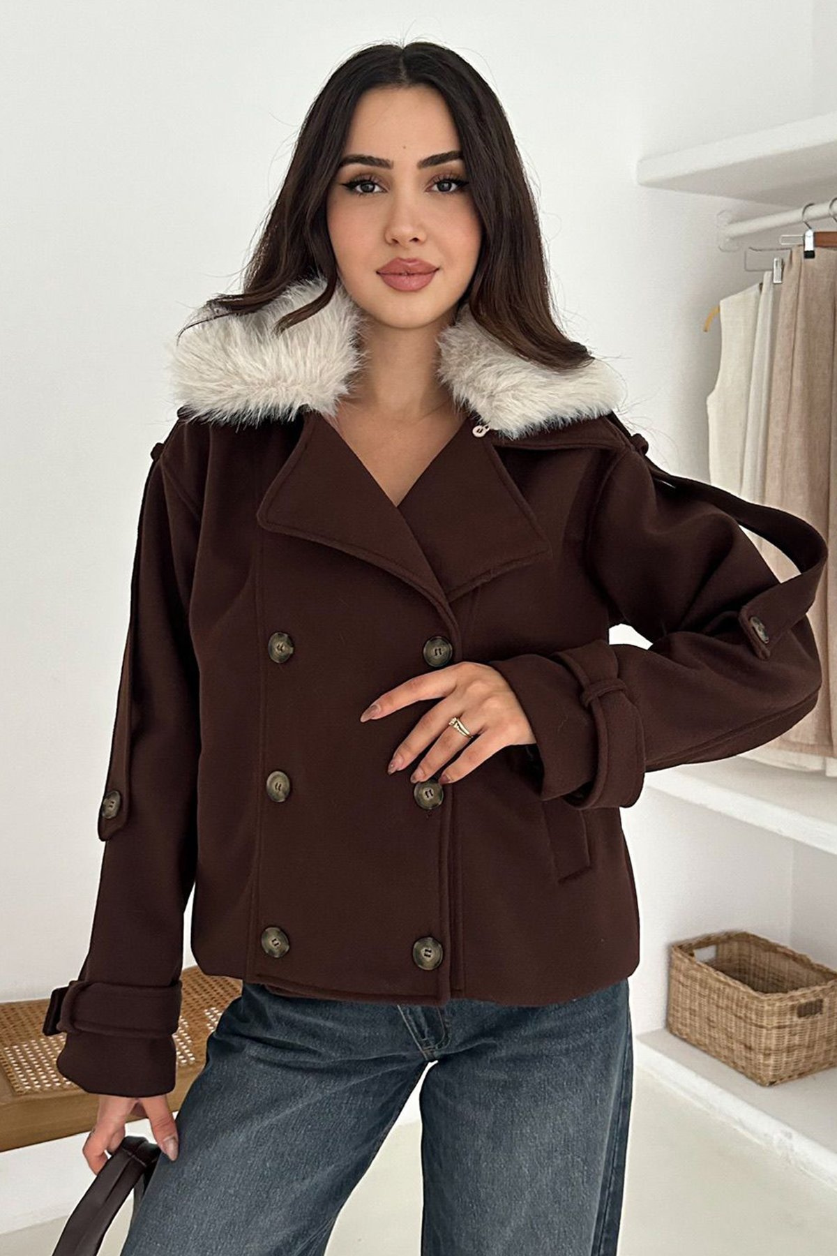 Kadın KAHVERENGİ Düğmeli Kol Detaylı Kürk Yaka Kaşe Kaban VS01573