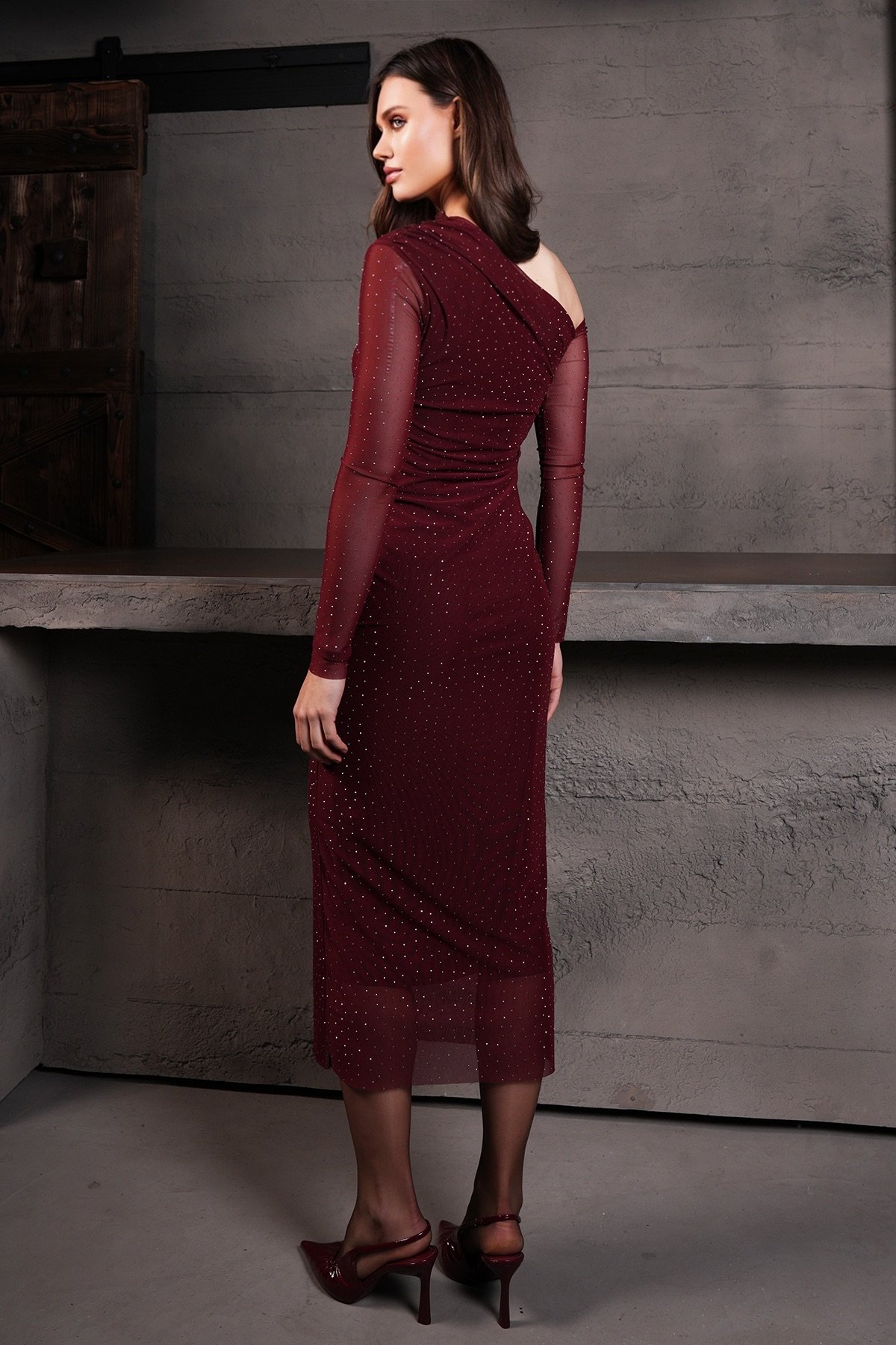 Kadın Kırmızı Taş İşlemeli Tek Omuz Drapeli Maxi Boy Elbise Vs01641